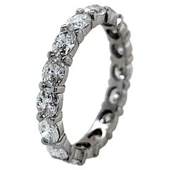 2.32 Ct Oval Brilliante Diamond Shared Prong Diamond Eternity Ring (bague d'éternité à diamant)