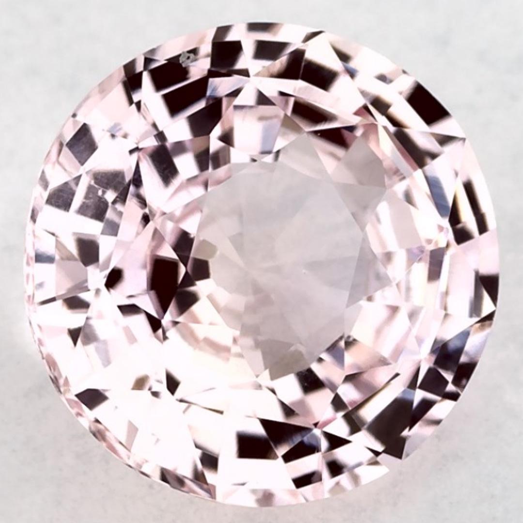 Dieser natürliche rosa Saphir bietet Eleganz und Raffinesse. Mit seinem anmutigen Farbton, seiner Klarheit und seinem natürlichen Charakter ist dieser Saphir eine ausgezeichnete Wahl für die Herstellung von maßgeschneiderten Schmuckstücken wie