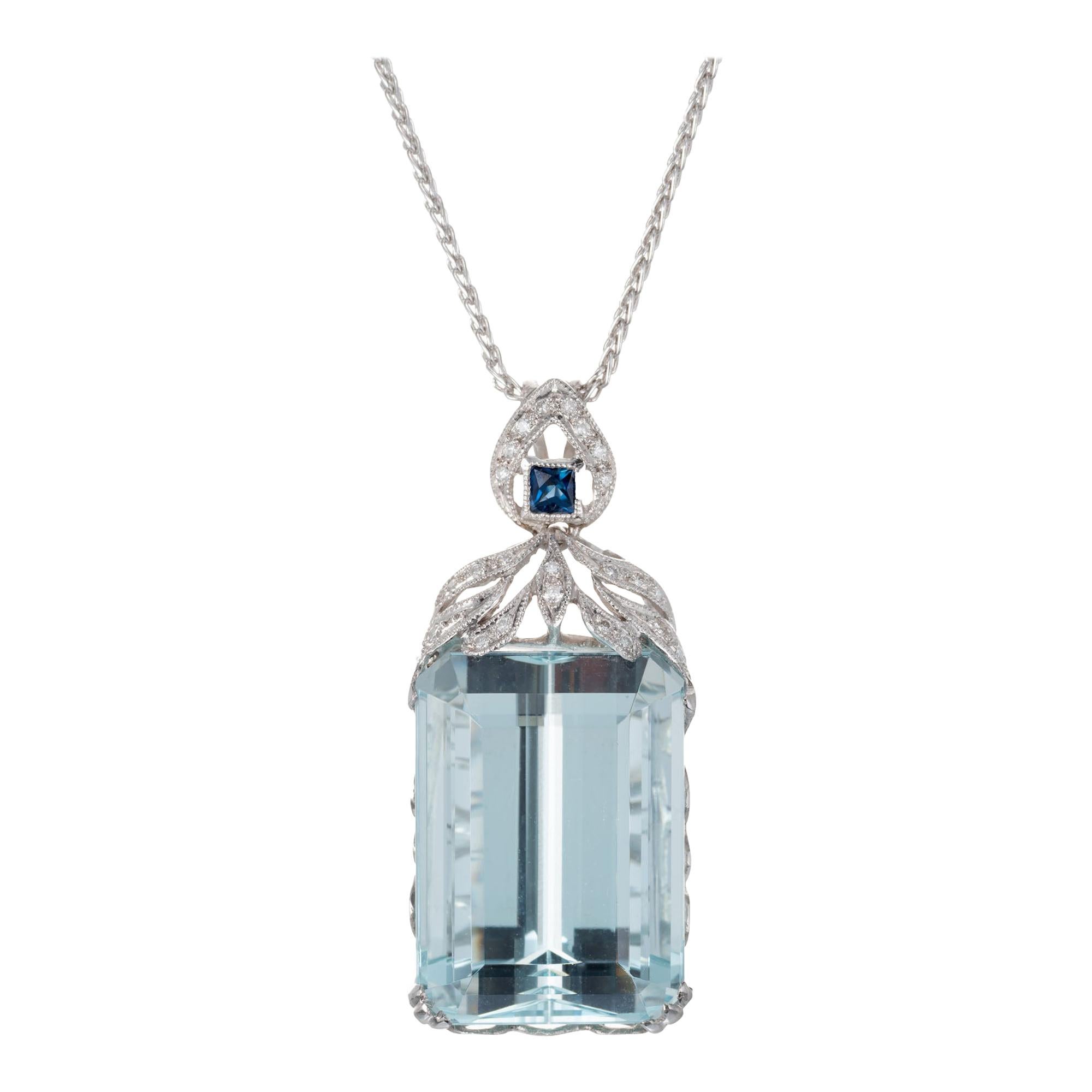Collier pendentif aigue-marine en platine avec diamants et saphir de taille française de 23,20 carats