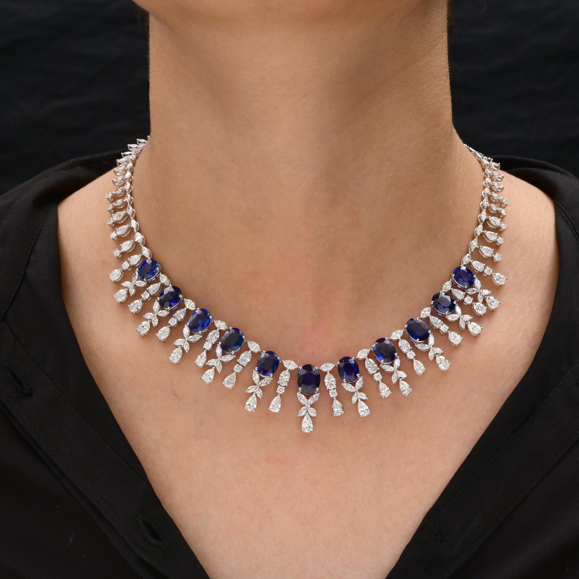 23,24 Karat Blauer Saphir 17,57 Karat Diamant 18k Weißgold Hochzeitskette Halskette 
Das Collier besteht aus einer anmutigen Folge von tiefblauen Saphiren im Ovalschliff. Jeder Saphir ist von birnenförmigen Diamanten und Diamanten im