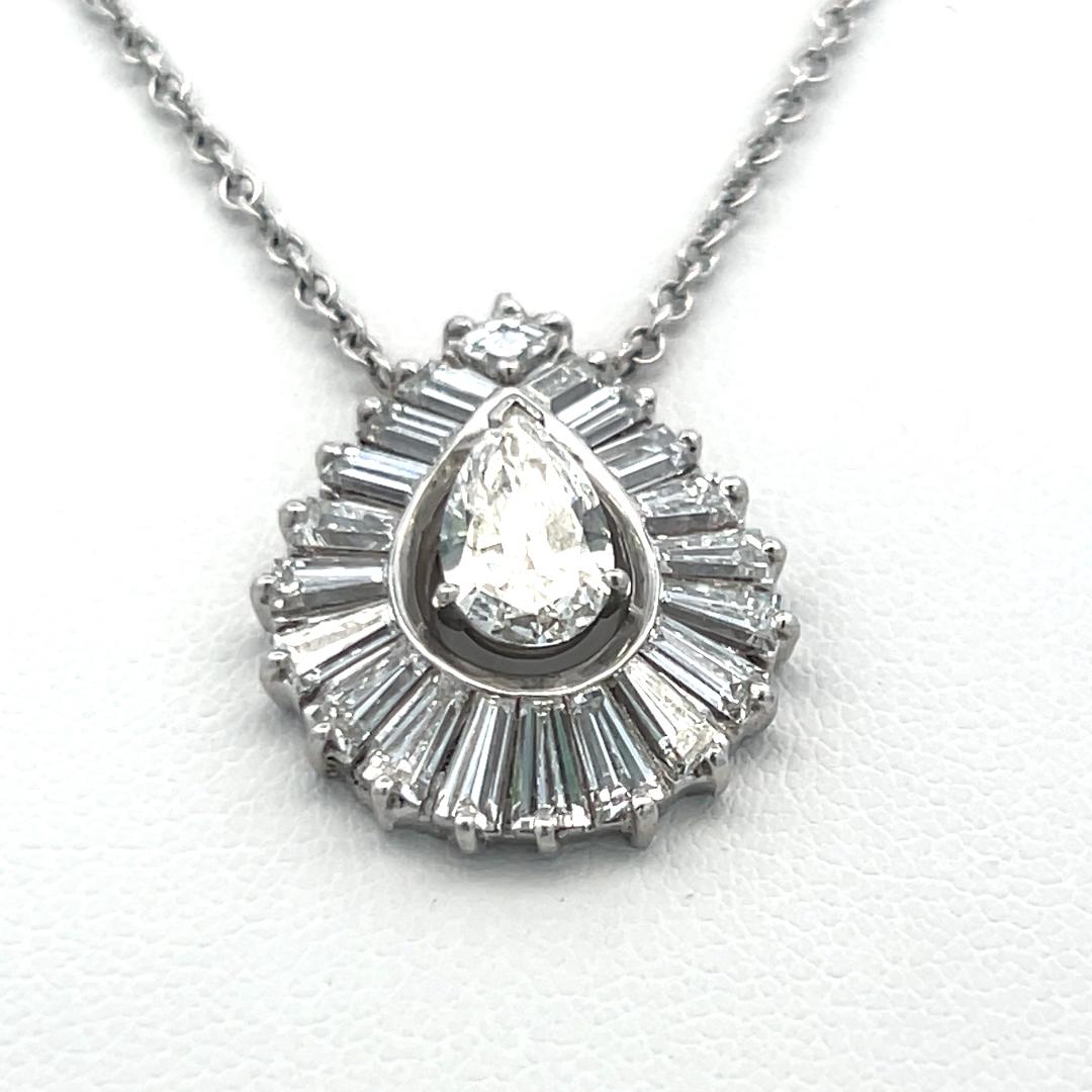 2,32ct Birne, Asscher & Baguette Diamant 14K Weißgold Vintage By Anhänger Halskette im Angebot 2