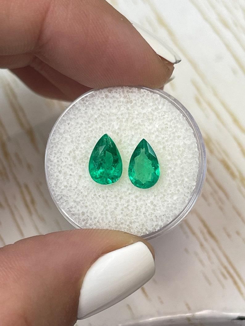 2.32tcw 9x6 Pear-Cut Matching Colombian Emeralds - Genuine Loose Gems Pour femmes en vente