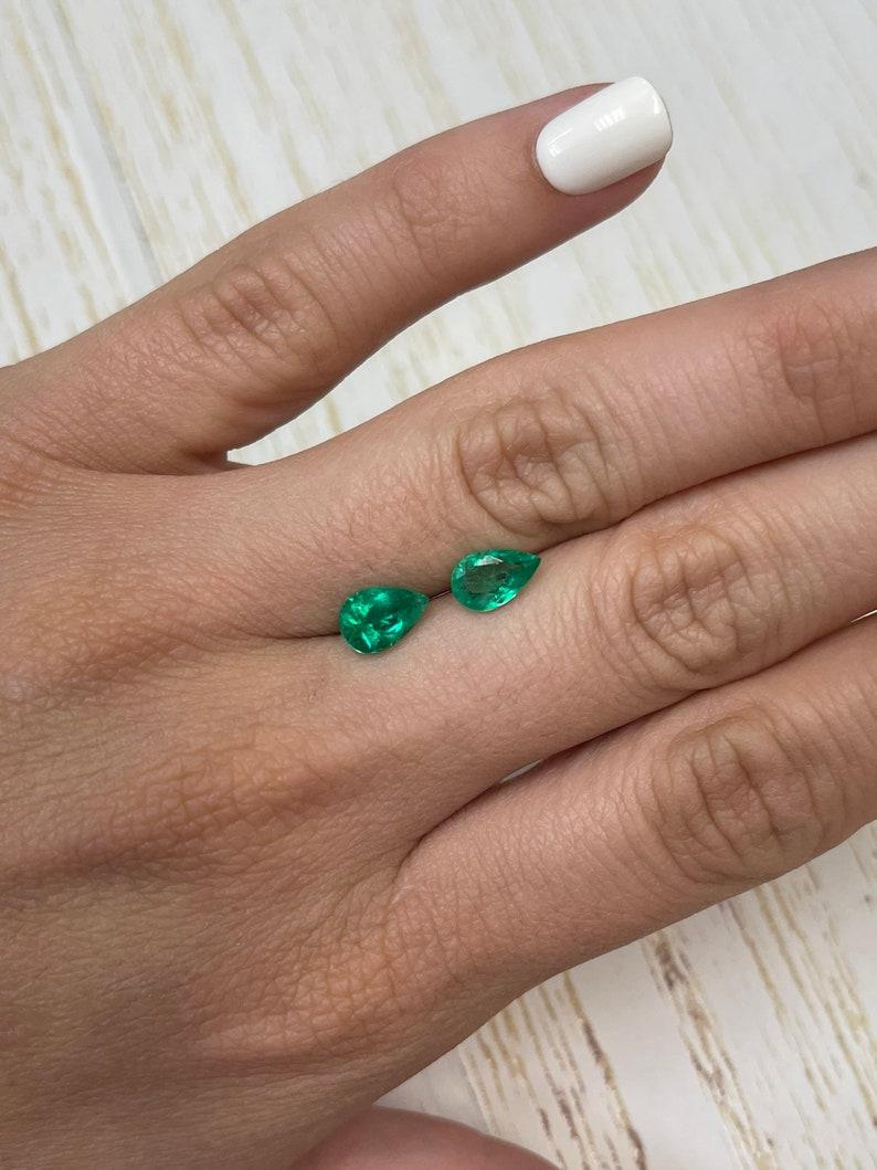 2.32tcw 9x6 Pear-Cut Matching Colombian Emeralds - Genuine Loose Gems en vente 1