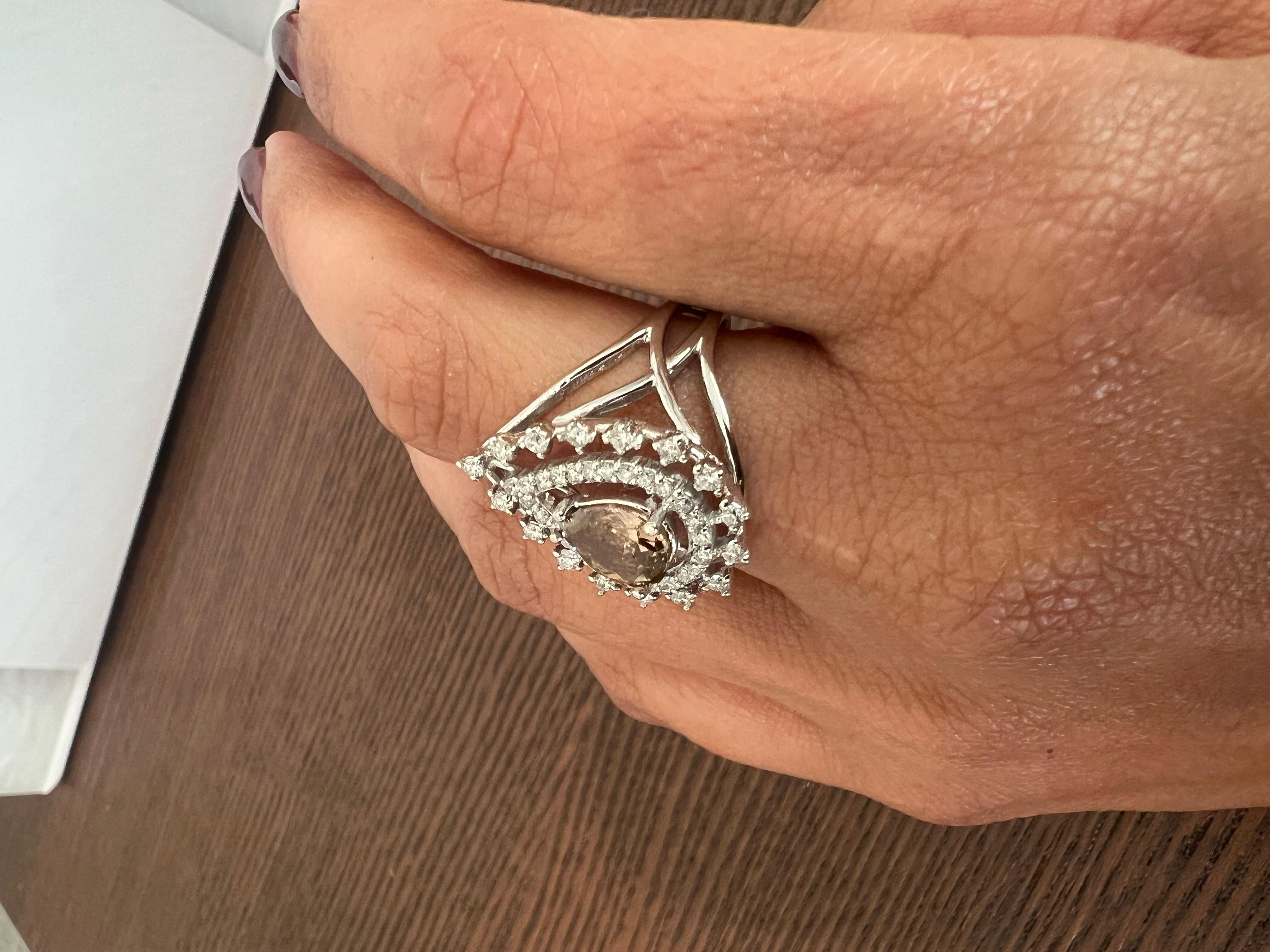 2,33 Karat Brauner Diamant Weißer Diamant-Cocktailring im Angebot 3
