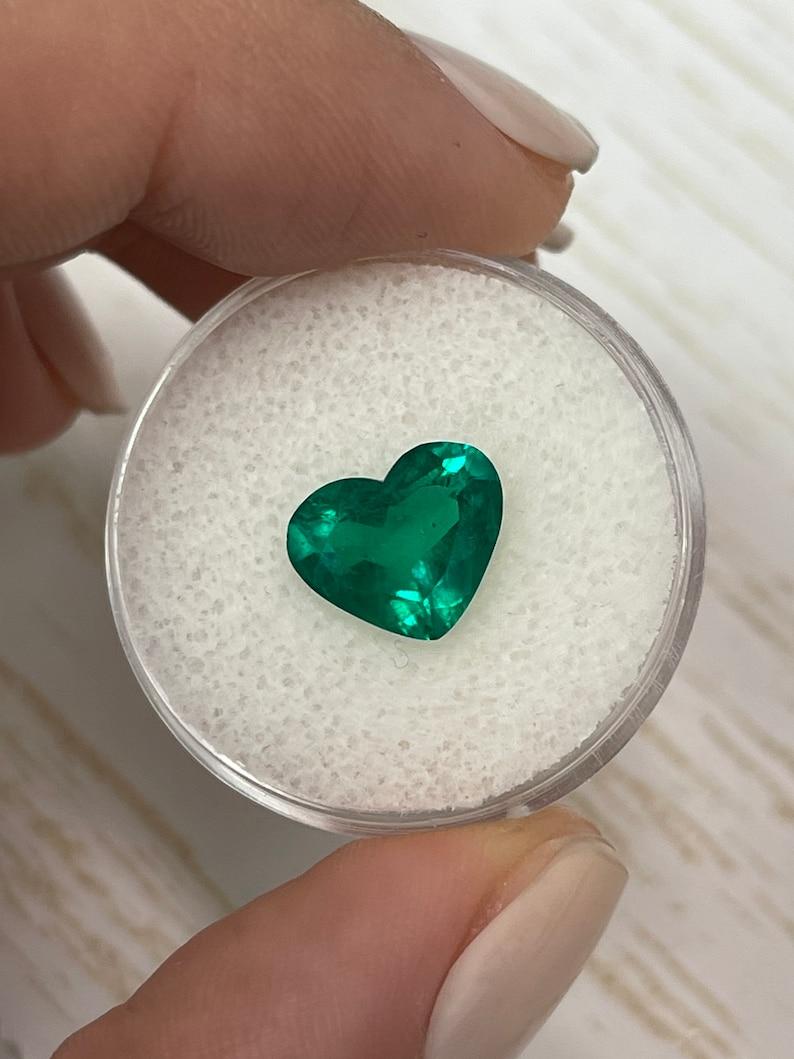 Modern 2.33 Carat Certified Heart-Cut Colombian Emerald  Vivid Muzo Green 11x9 Gemston For Sale