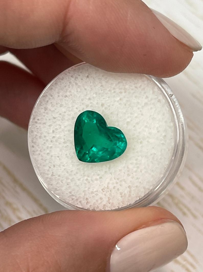 2.33 Carat Certified Heart-Cut Colombian Emerald  Vivid Muzo Green 11x9 Gemston In New Condition For Sale In Jupiter, FL