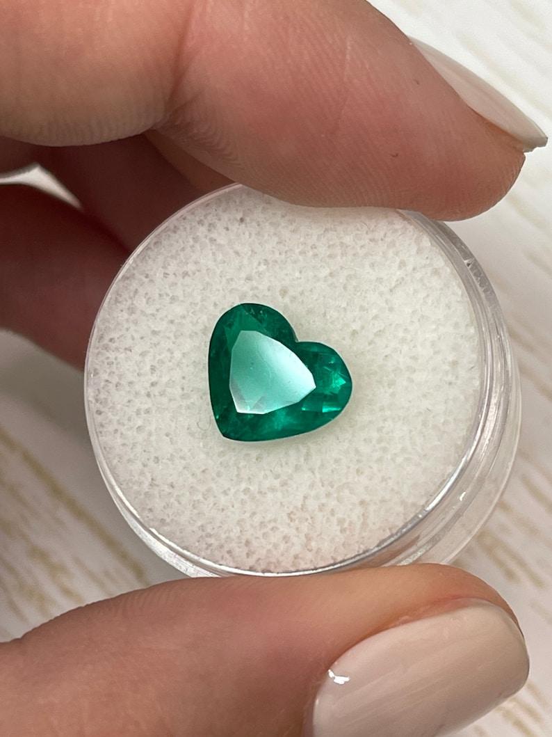 Women's 2.33 Carat Certified Heart-Cut Colombian Emerald  Vivid Muzo Green 11x9 Gemston For Sale