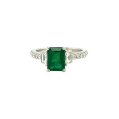 Platinring mit 2,33 Karat Smaragd und Diamant