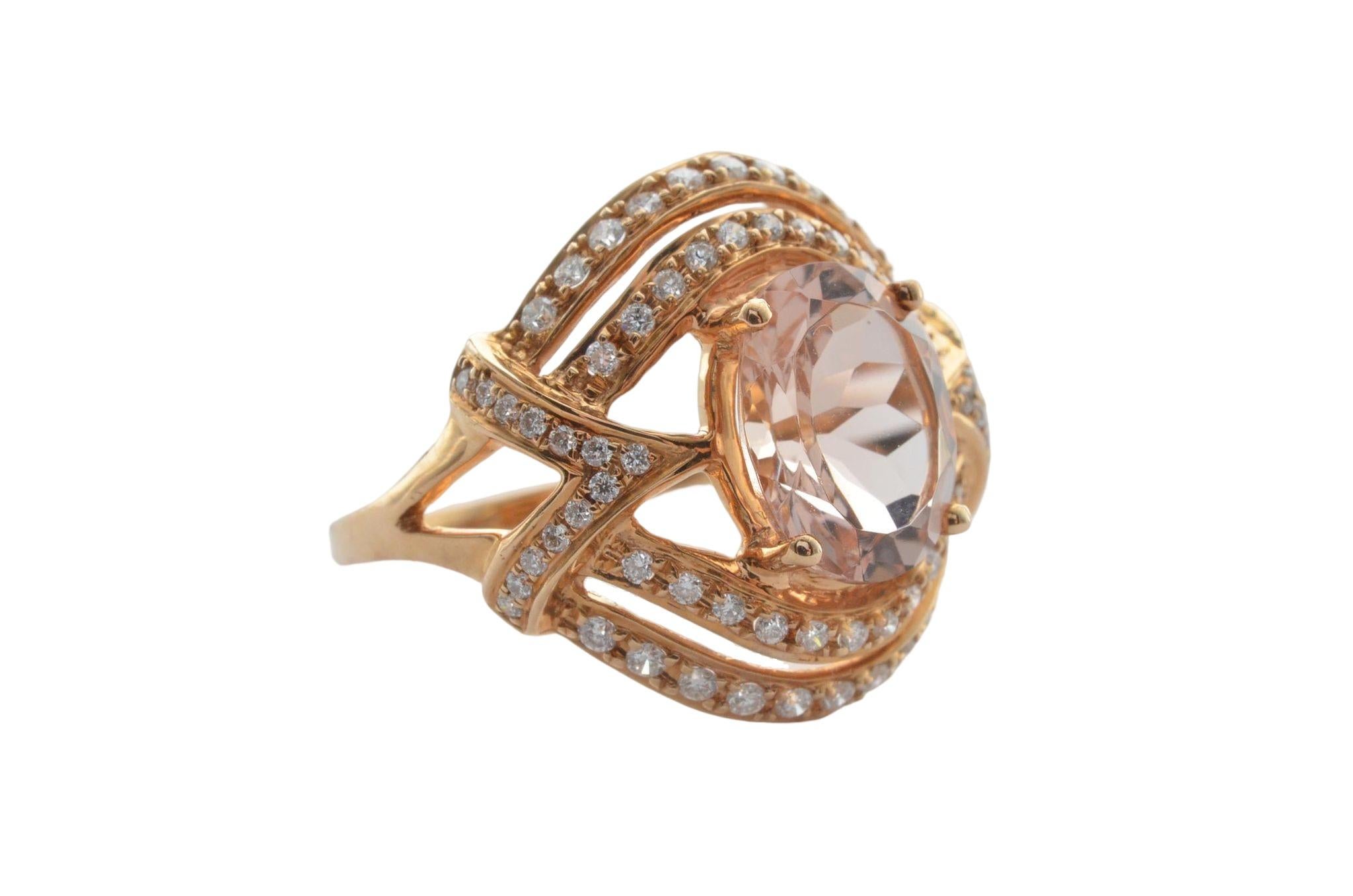 Taglio ovale Sunita Nahata Morganite 2.33ct. Anello fantasia in oro rosa 18 carati con diamante. in vendita