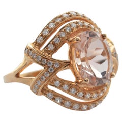 Bague en or rose 18 carats avec morganite de 2,33 carats et diamants.