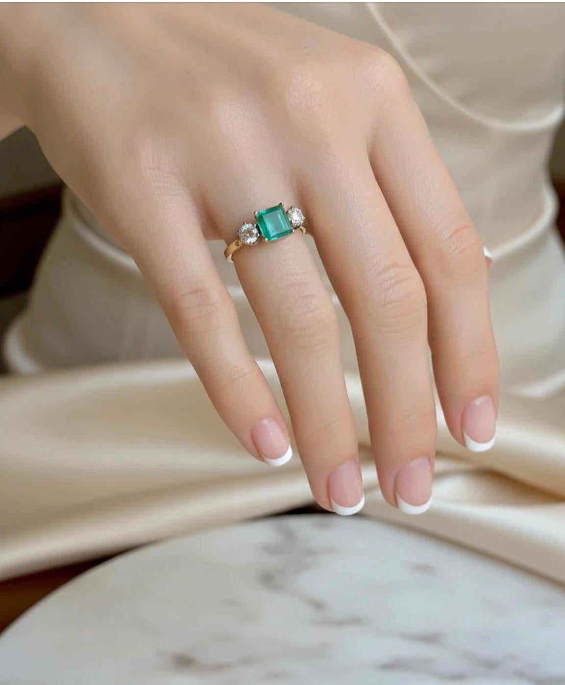 Bague de fiançailles en or avec diamant Taille vieille Europe et émeraude naturelle de Colombie de 2,33 carats<unk> en vente 3