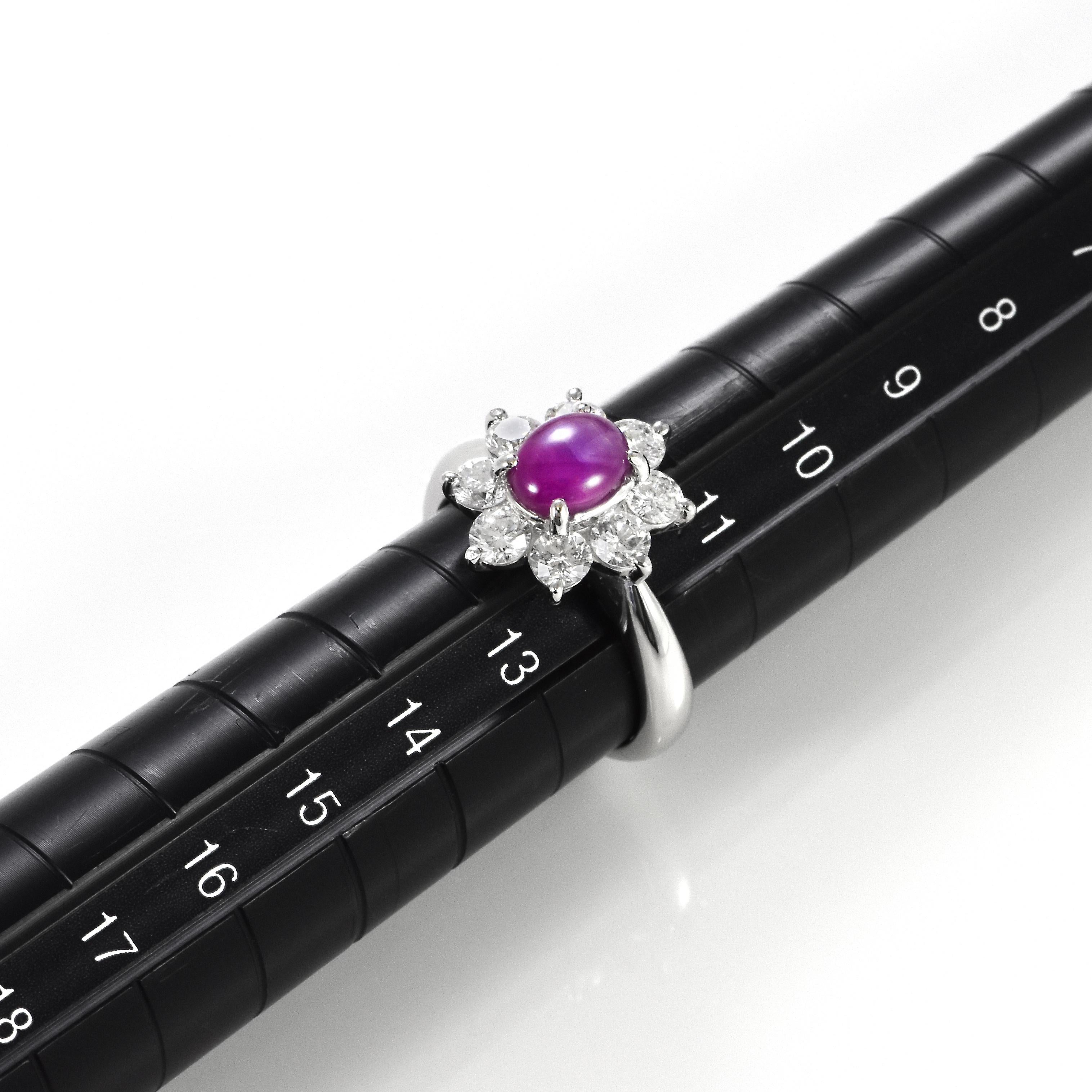 Anello con zaffiro viola naturale da 2,33 carati e diamante aureolato in platino in vendita 2