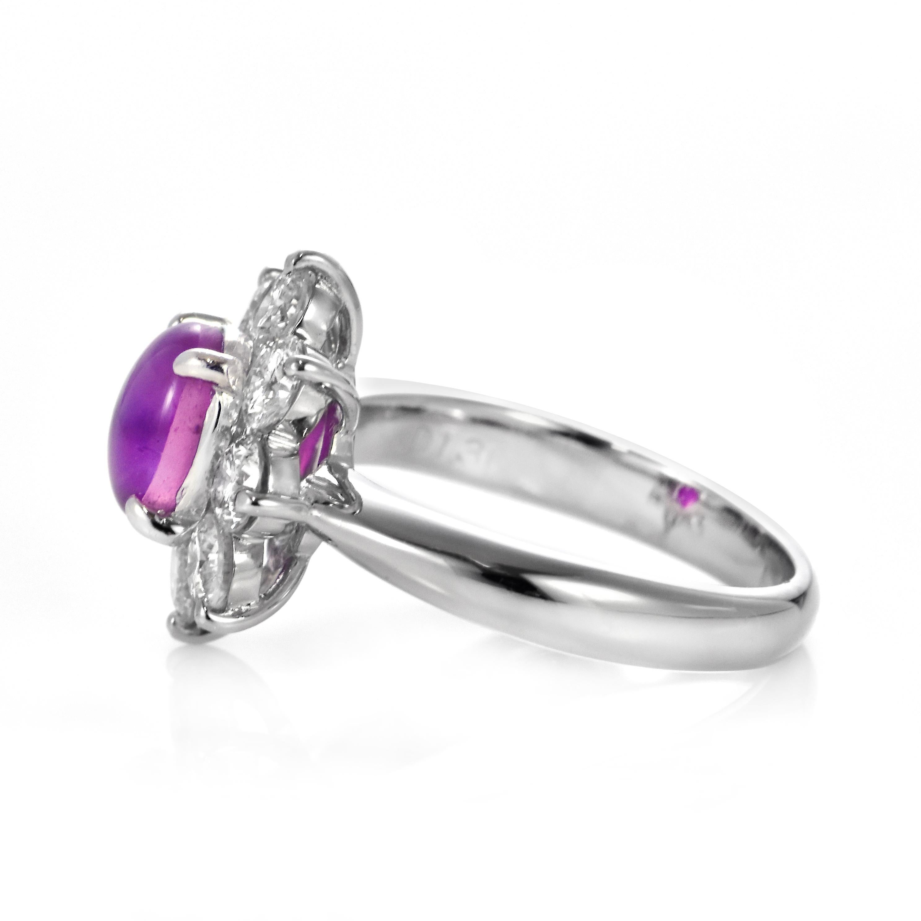 Anello con zaffiro viola naturale da 2,33 carati e diamante aureolato in platino in vendita 3