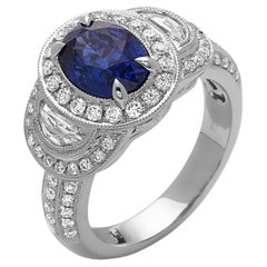 Anillo de Cóctel de Zafiro Ovalado y Diamantes de 2.33 Quilates