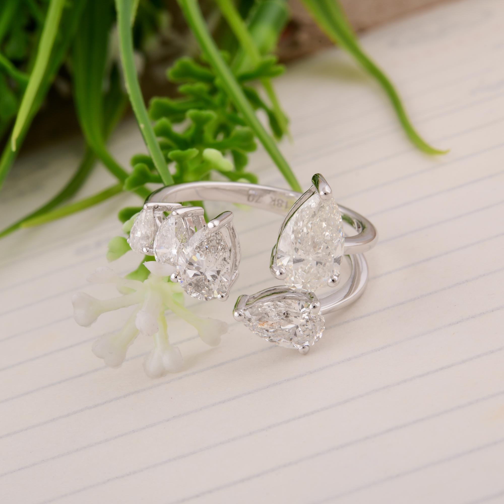 Moderne 2.33 Carat SI/H Pear Brilliant Cut Diamond Cuff Ring 18 Karat White Gold Jewelry en vente