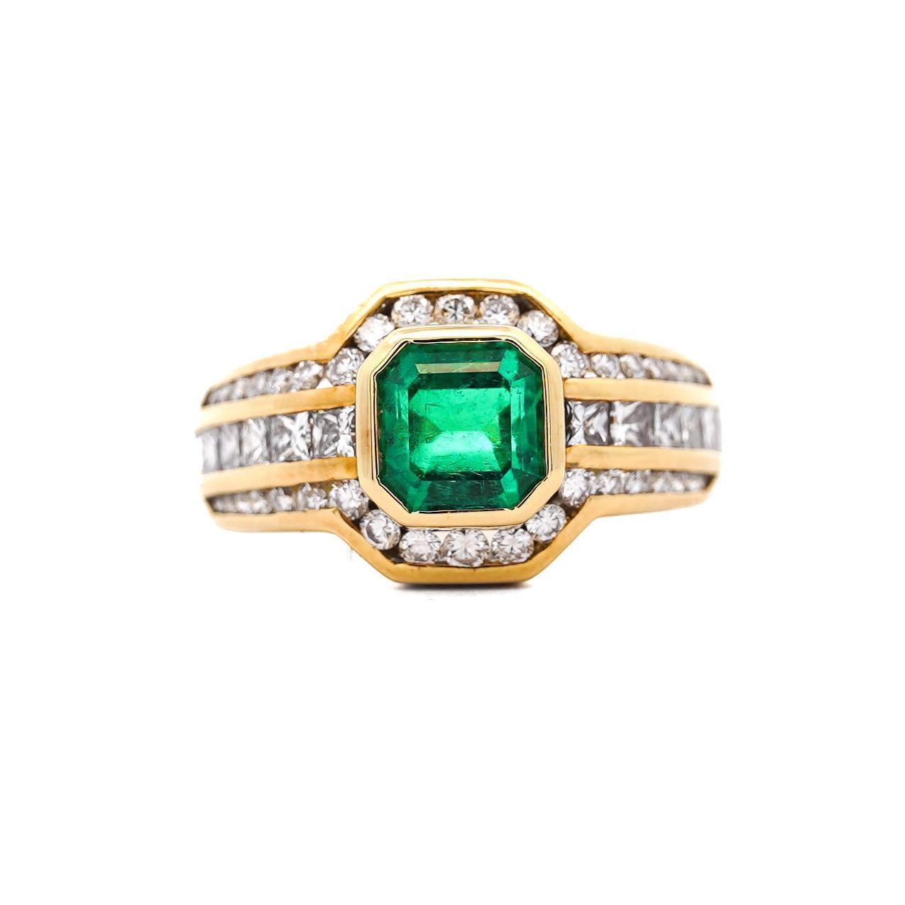 2,33 Karat Quadratischer Smaragd & Diamant Kanal 18K Gold Cocktail Ring im Angebot 2