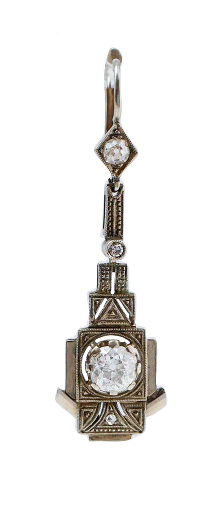 Retrò earrings in 18 kt white gold structure mounted with three diamonds for every earrings.
These earrings were totally handmade by Italian master goldsmiths and they are in perfect conditions.
Diamonds 2.33 ct
Total Weight 5.90 gr
RF 