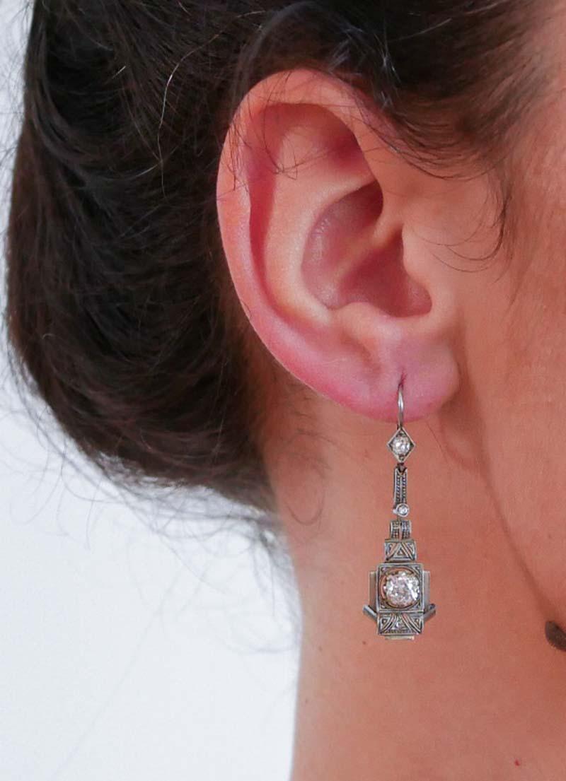 2.33 Carats Old-Cut Diamonds, 18 Karat White Gold Earrings. In Good Condition For Sale In Marcianise, Marcianise (CE)