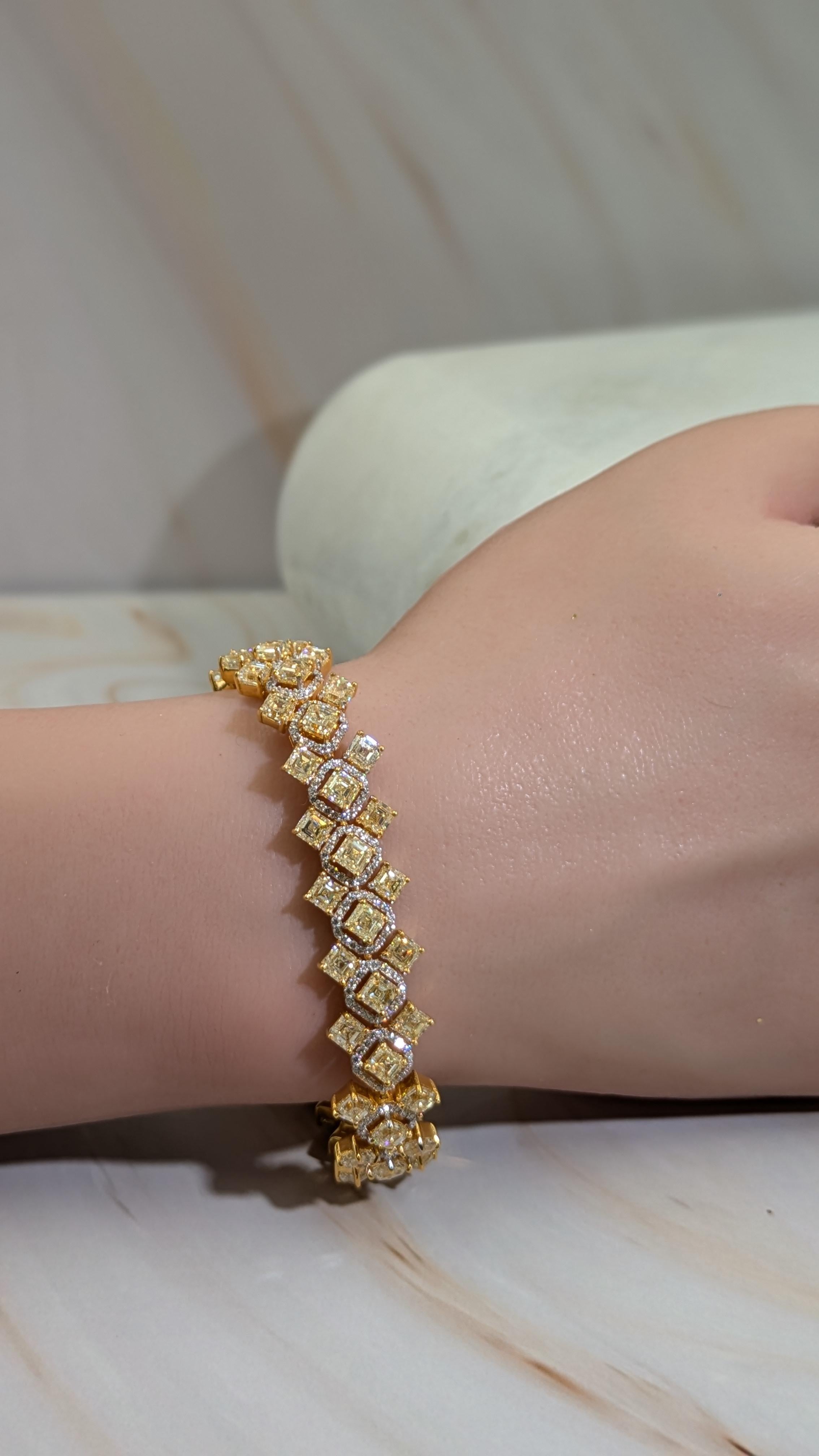 Bracelet fantaisie en or blanc 18 carats avec diamants jaunes de 23,30 carats en vente 2