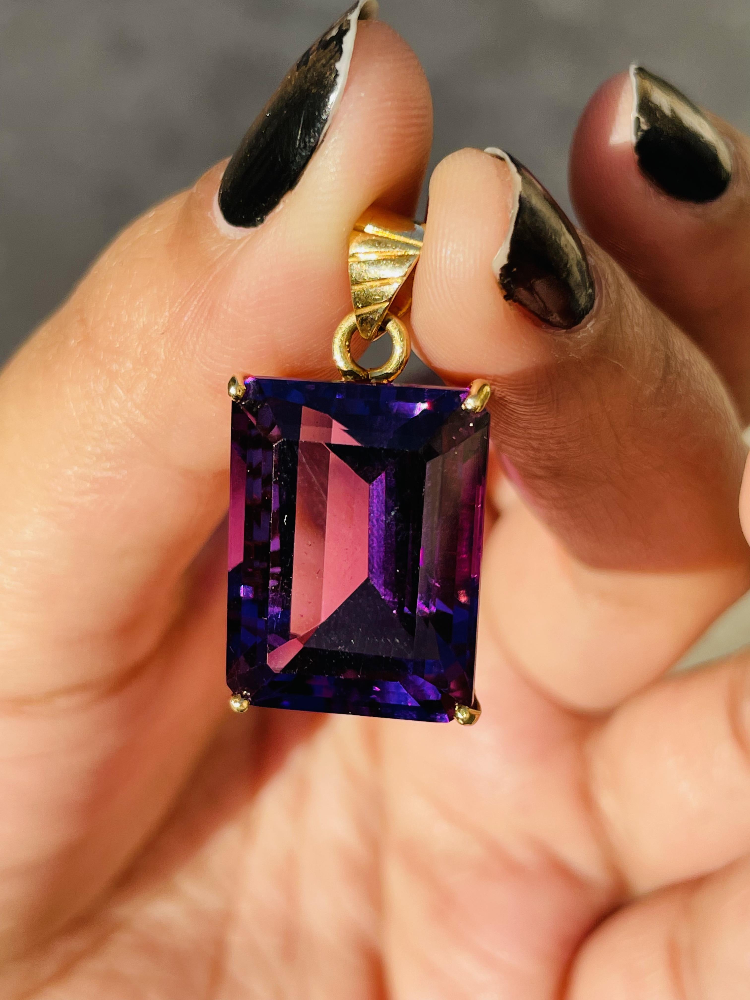 Amethyst pendant in 18K Gold. It has a octagon cut gemstone that completes your look with a decent touch. Pendants are used to wear or gifted to represent love and promises. It's an attractive jewelry piece that goes with every basic outfit and