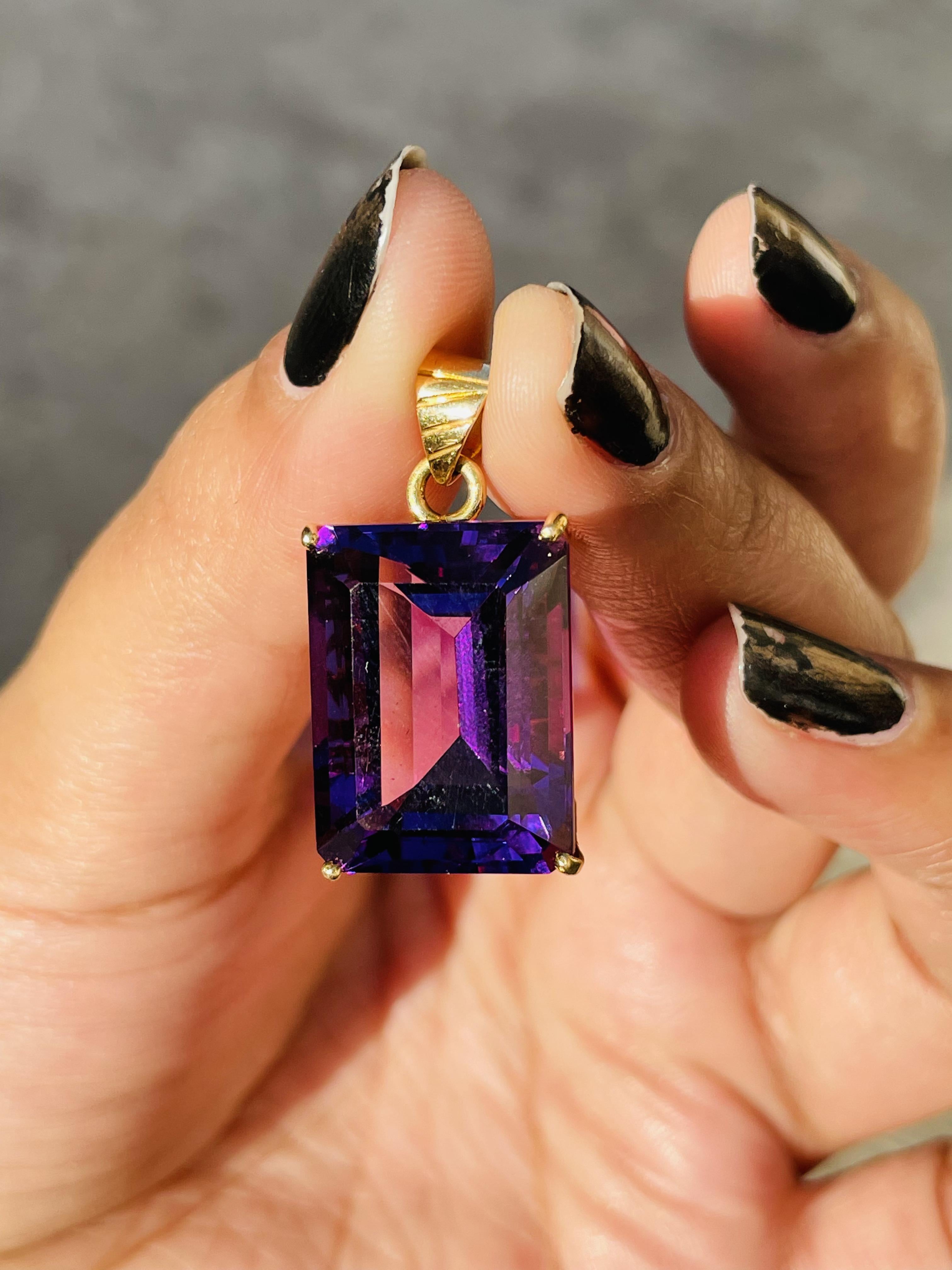 23.32 Carat Amethyst Pendant in 18K Yellow Gold In New Condition For Sale In Houston, TX