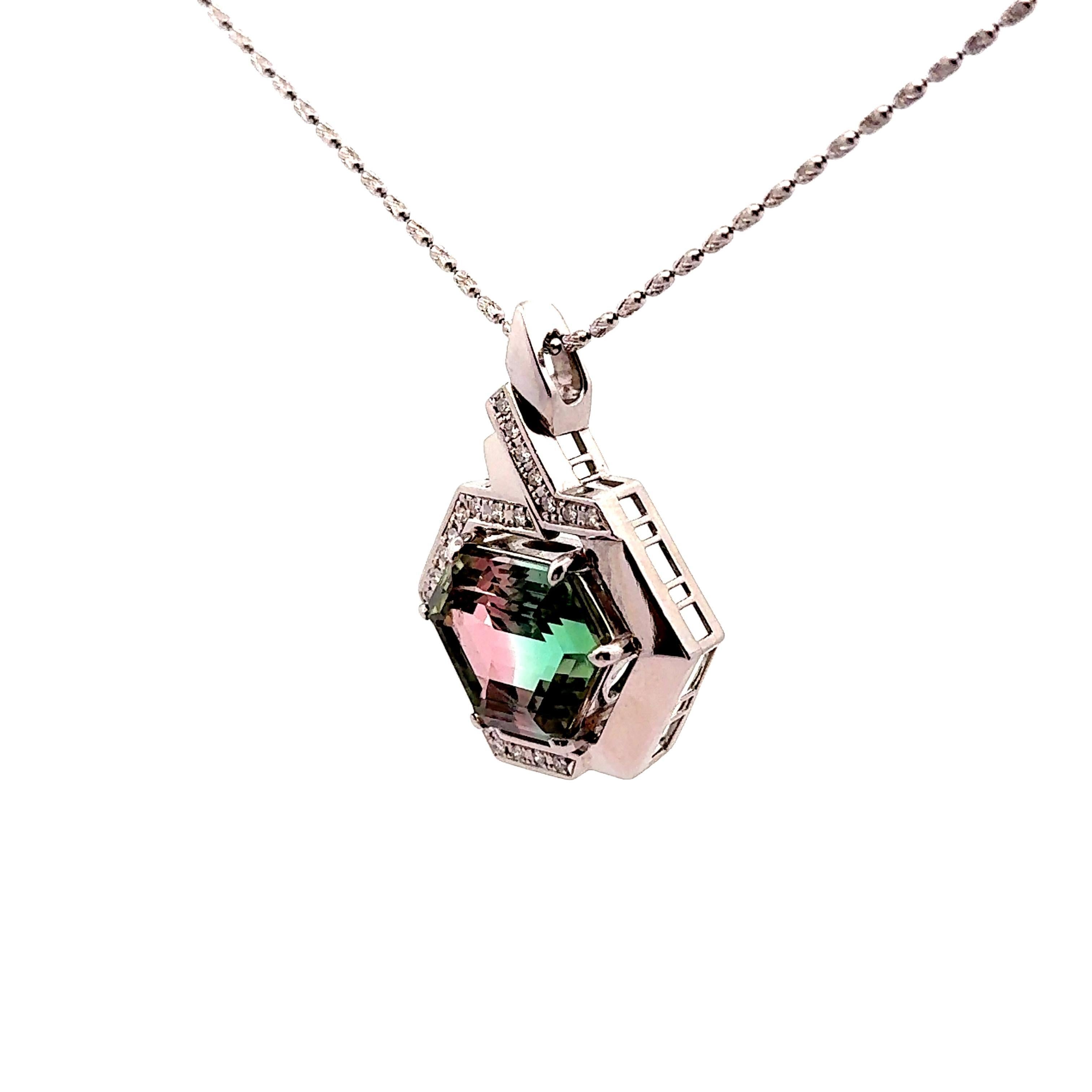 Contemporain Pendentif hexagonal en platine avec tourmaline bicolore et diamants 23,32 carats en vente