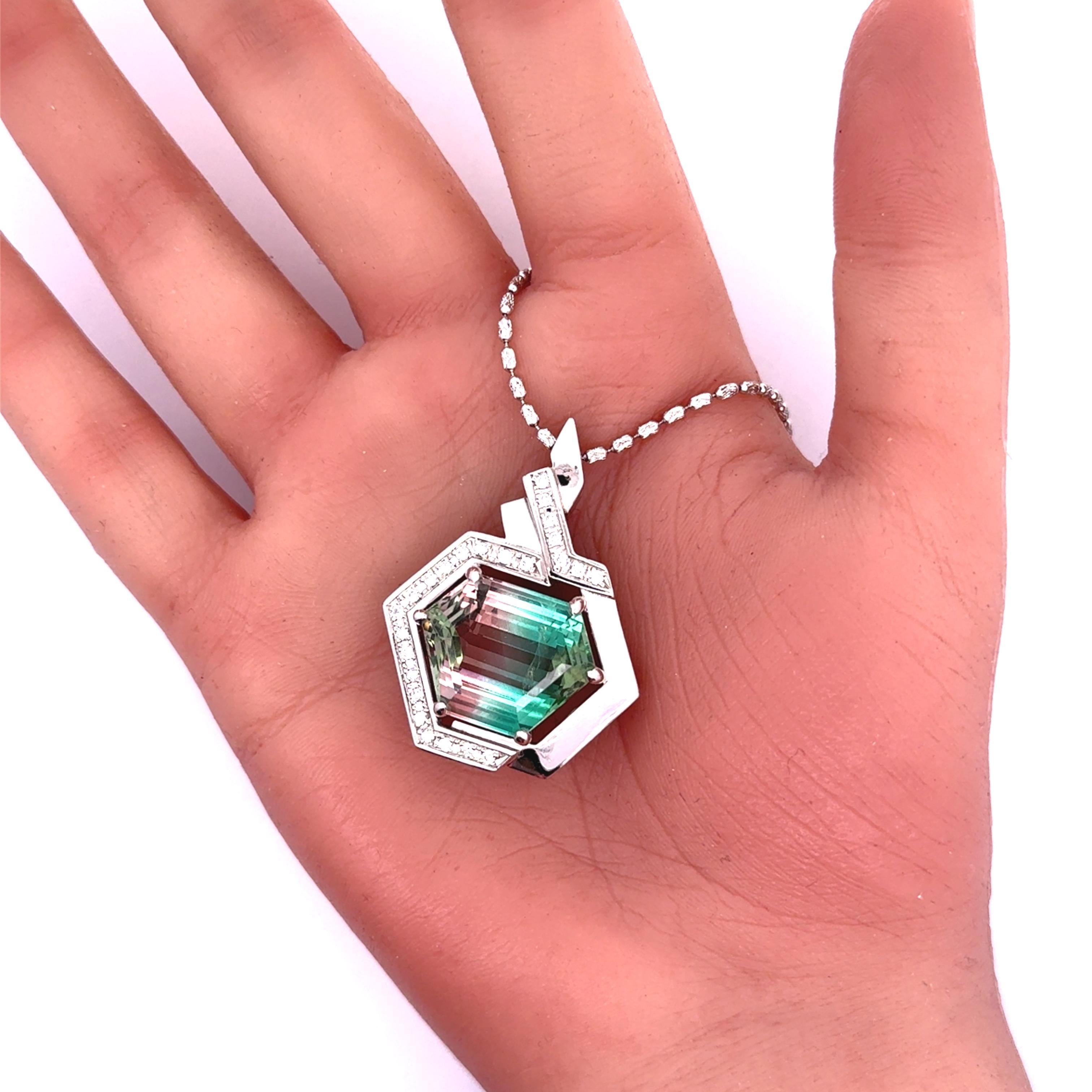 Pendentif hexagonal en platine avec tourmaline bicolore et diamants 23,32 carats Neuf - En vente à Beverly Hills, CA