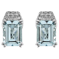 Clous d'oreilles aigue-marine de 2,335 carats en or blanc 18 carats avec diamant blanc.