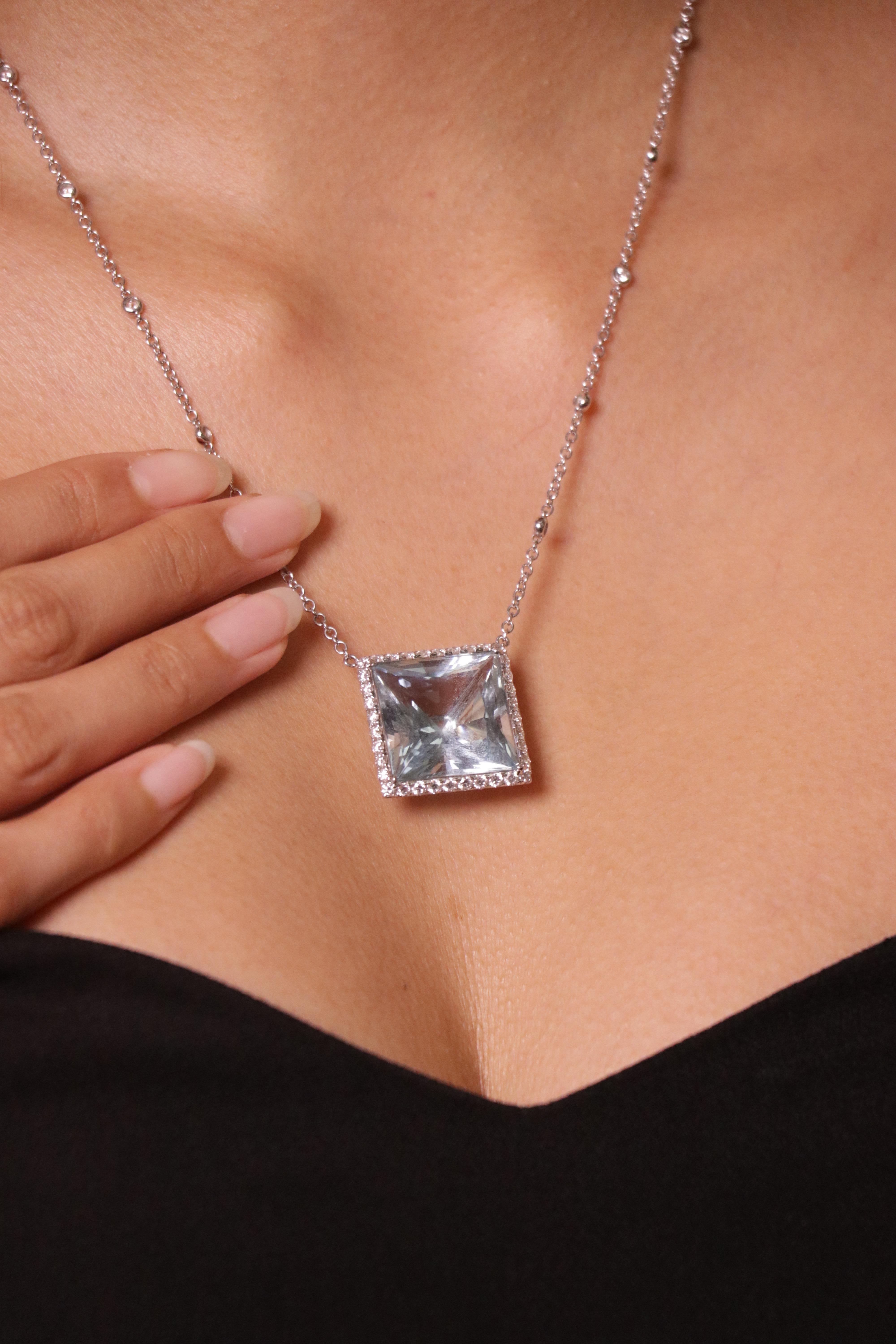 Collana con ciondolo di 23,36 carati di acquamarina naturale taglio principessa e diamanti bianchi in vendita 4