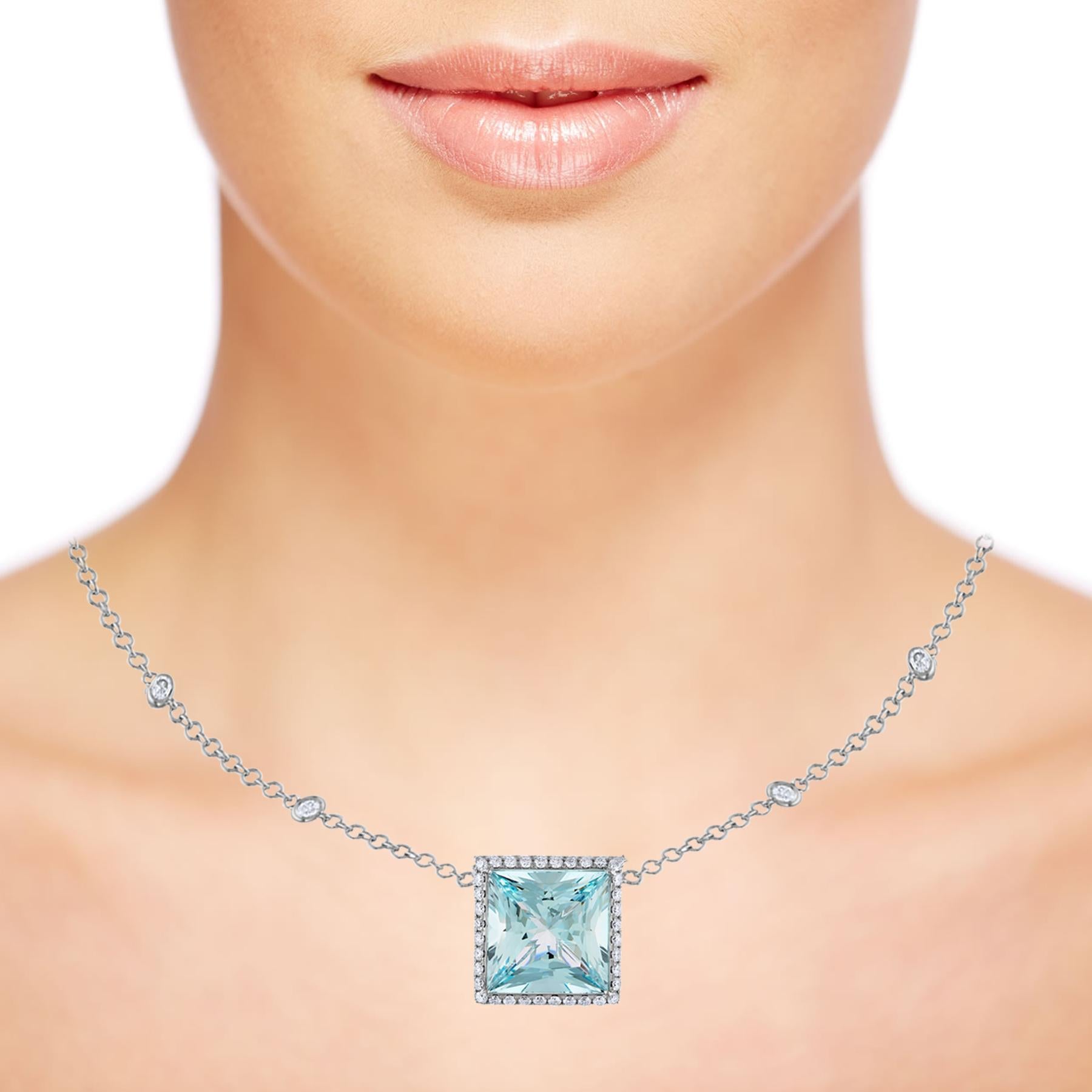 23,36 Karat natürlicher Aquamarin im Prinzessinnenschliff und weißer Diamant-Anhänger Halskette für Damen oder Herren im Angebot