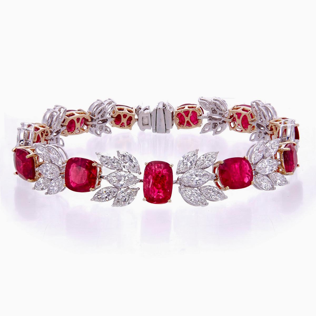 L'élégant bracelet en rubis et diamants de Birmanie présenté par Jewell est réalisé à la main en or blanc 18 carats.

Il est orné de 11 éléments vibrants  Rubis birmans pesant 23,37 carats environ. Ces rubis birmans non traités sont rares.

Le