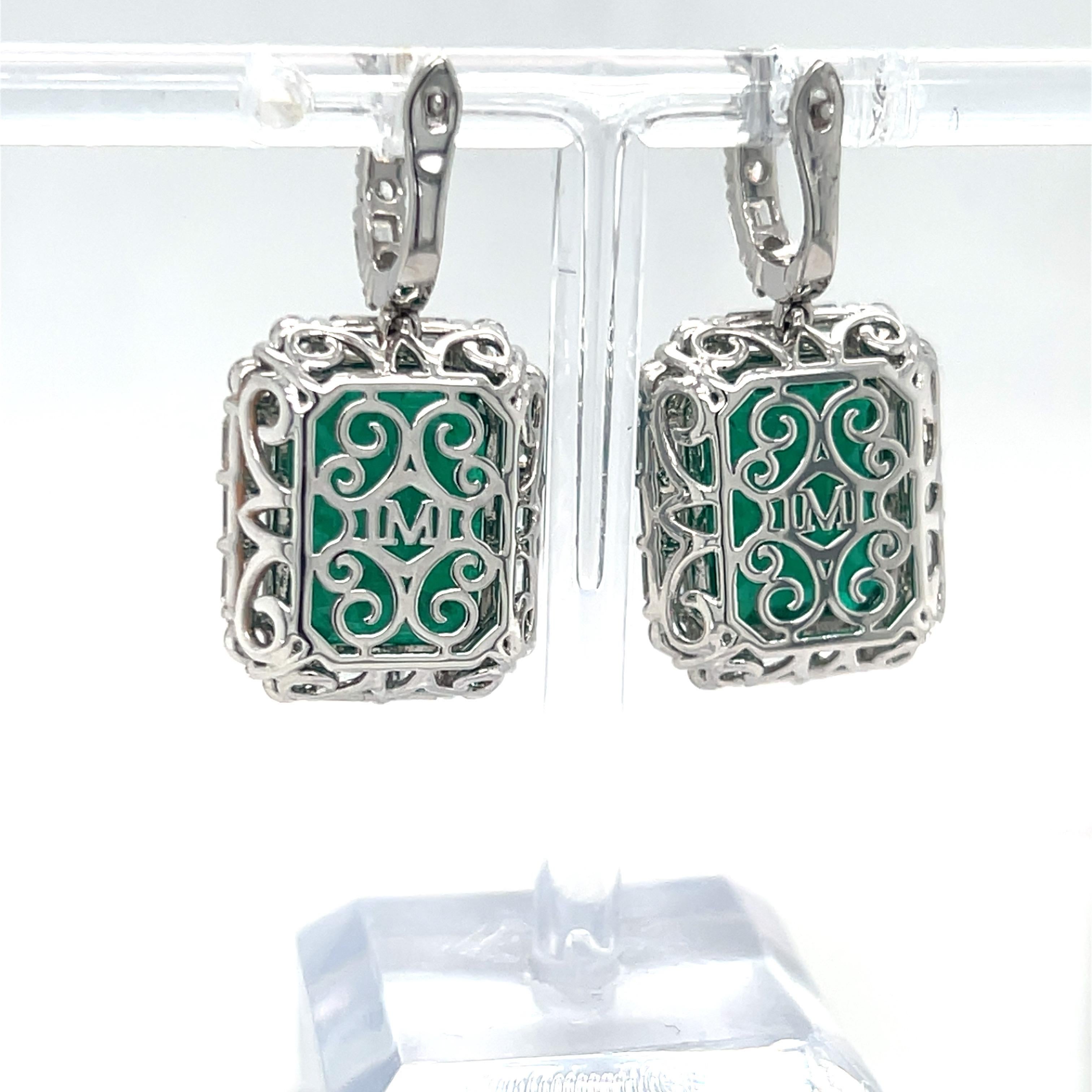 23,37 Karat Achteckiger Smaragd-Diamant-Ohrringe mit baumelnden Ohrringen im Angebot 2