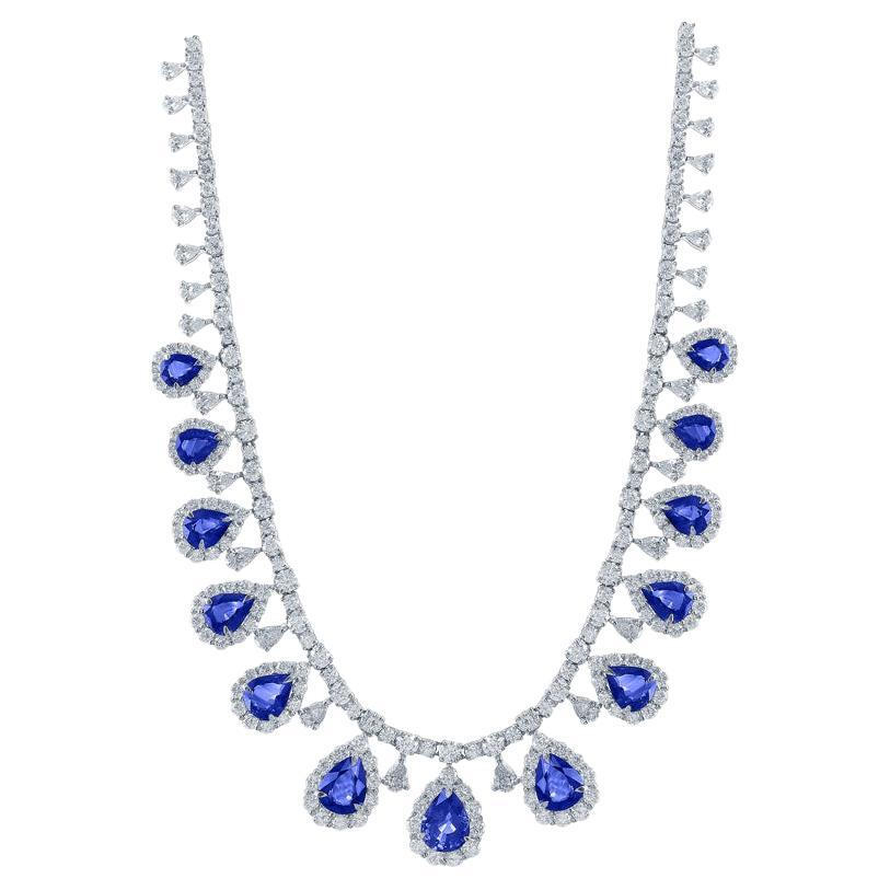 Collana di zaffiri e diamanti a forma di pera da 23,38 carati in platino