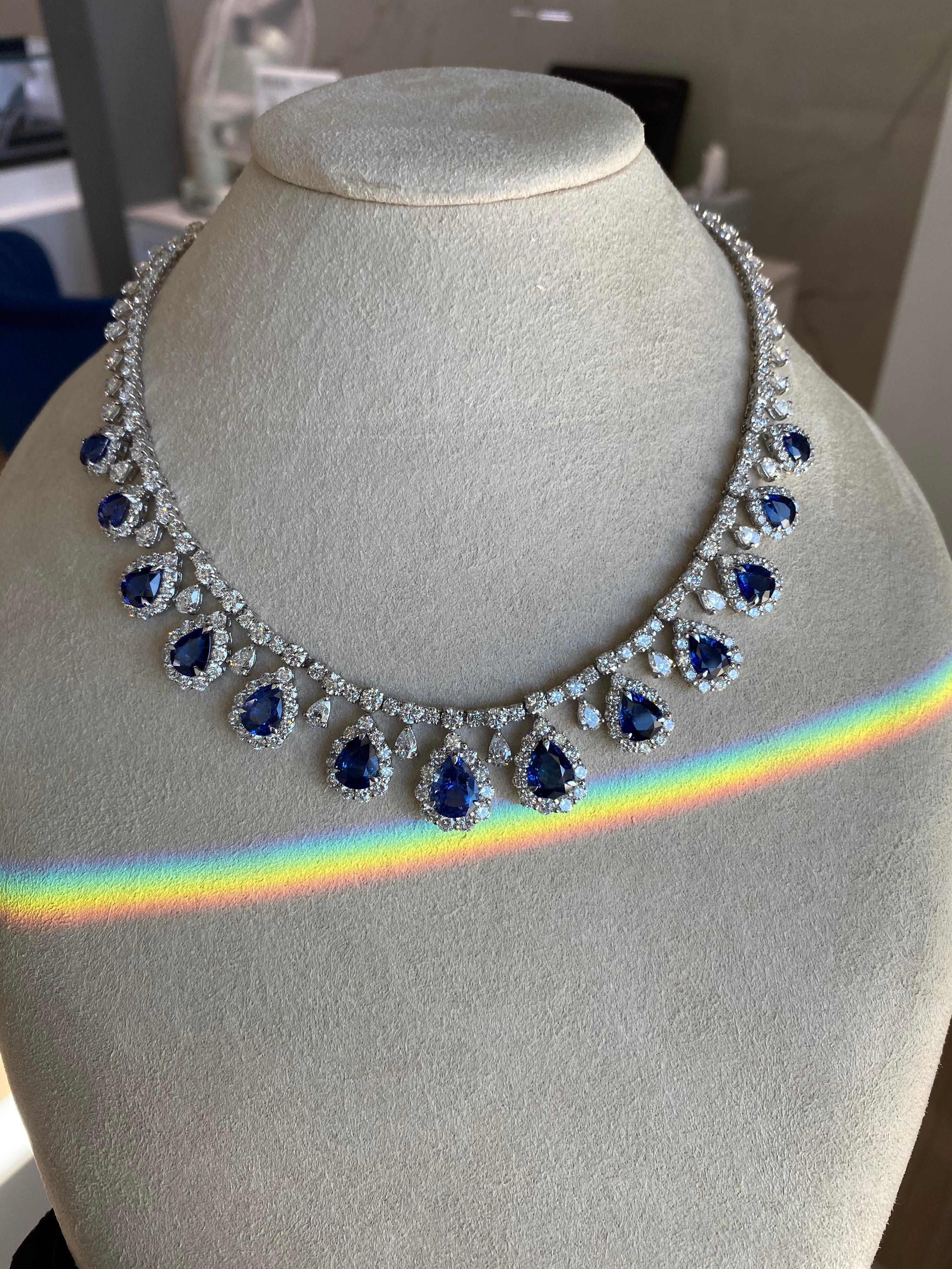 Collar de lágrima de platino con zafiro en forma de pera de 23,38 ct y diamantes de 28,34 quilates 3