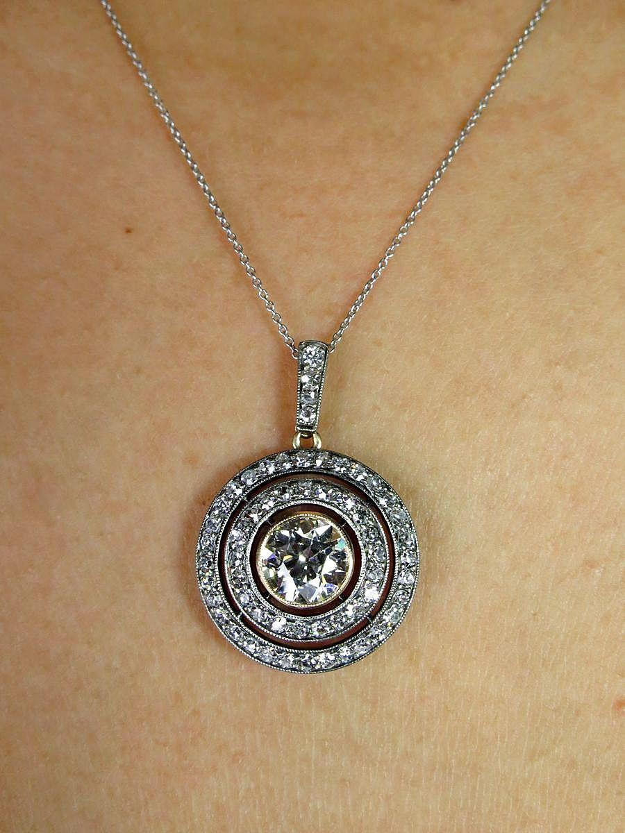 A graceful and gorgeous original Victorian Diamond Drop Pendant Necklace, Circa late-19th century.
Centering on almost 1.50carat ( 1.33ct ) Old European-cut diamond, certified by EGL USA as L color VS2 clarity. The diamond is very light yellow under
