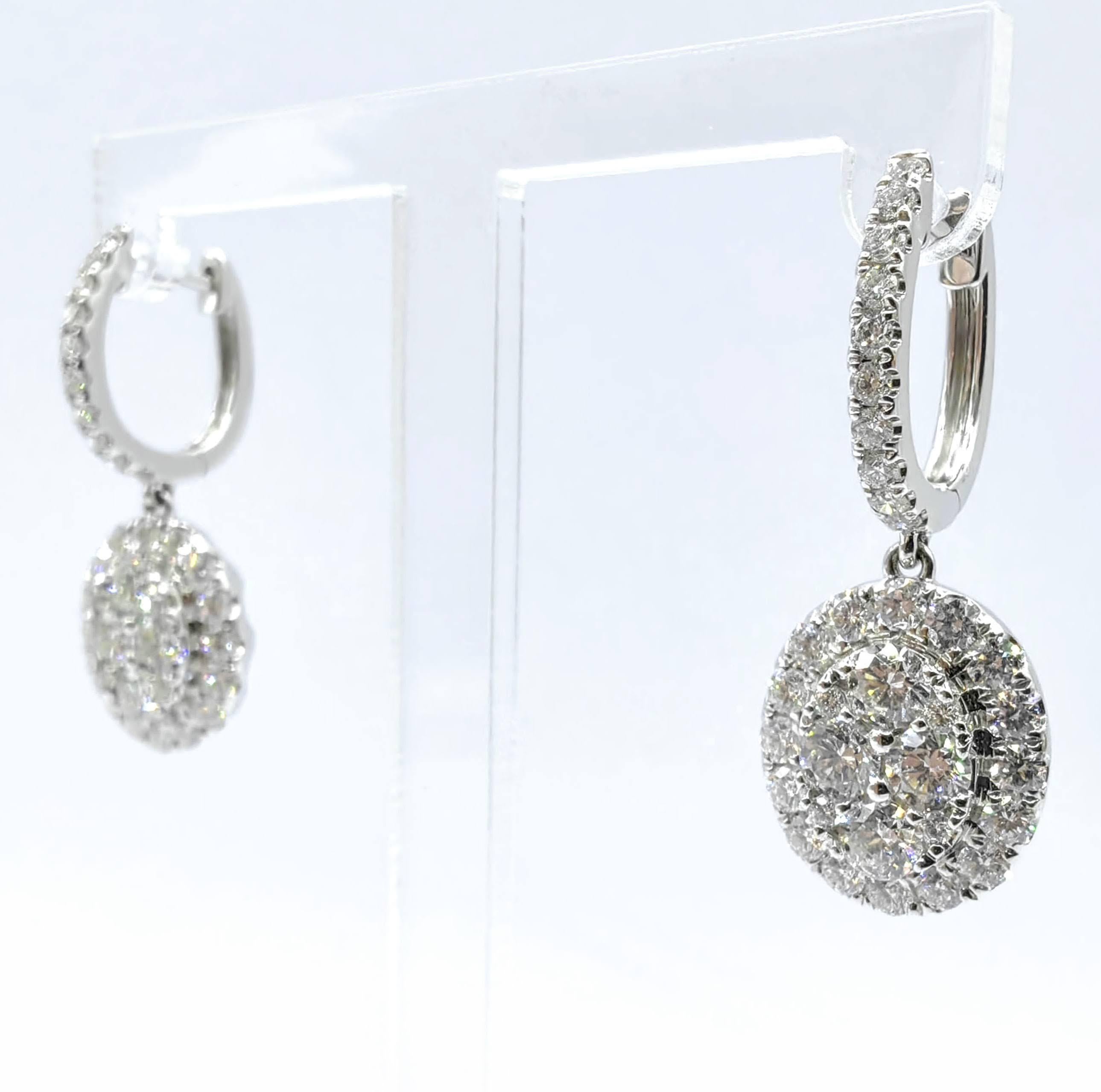 Contemporaneo 2.33ct Oval Cluster Illusion Halo Diamond Drop Earrings in 18K White Gold in vendita