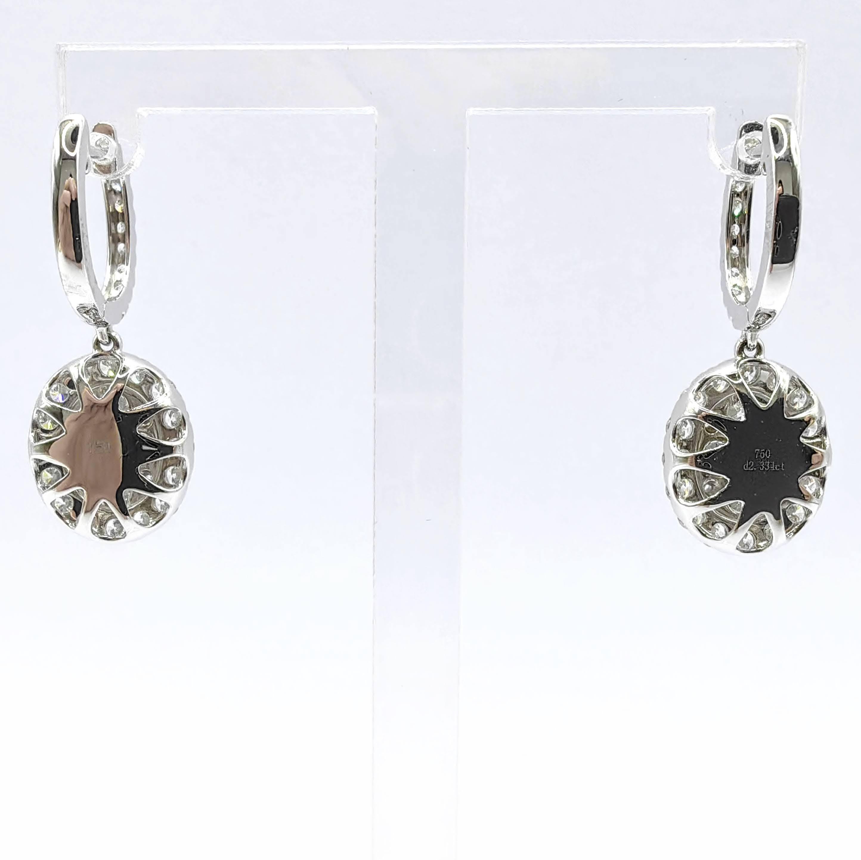 2.33ct Oval Cluster Illusion Halo Diamond Drop Earrings in 18K White Gold In condizioni Nuovo in vendita a Wan Chai District, HK