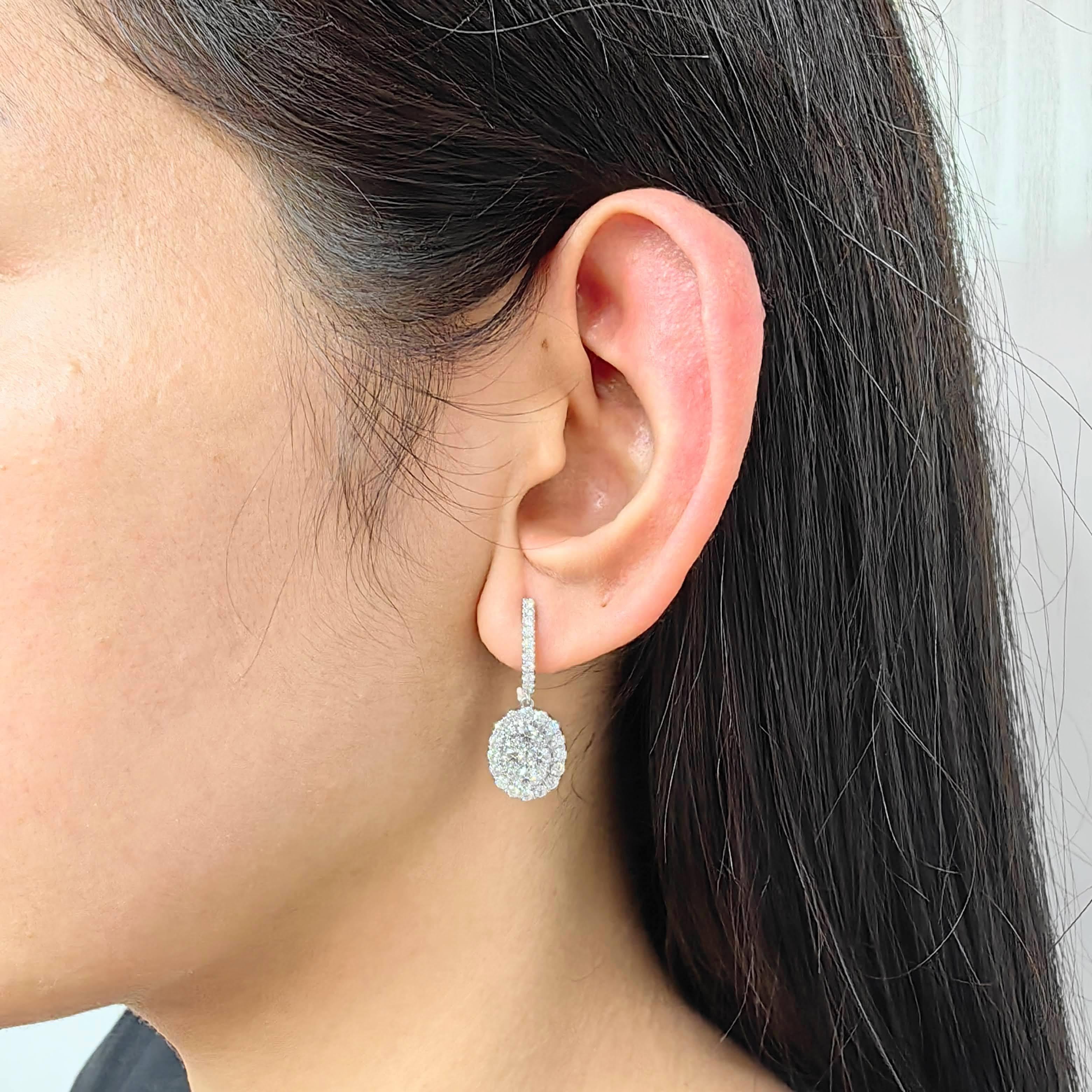 Donna 2.33ct Oval Cluster Illusion Halo Diamond Drop Earrings in 18K White Gold in vendita
