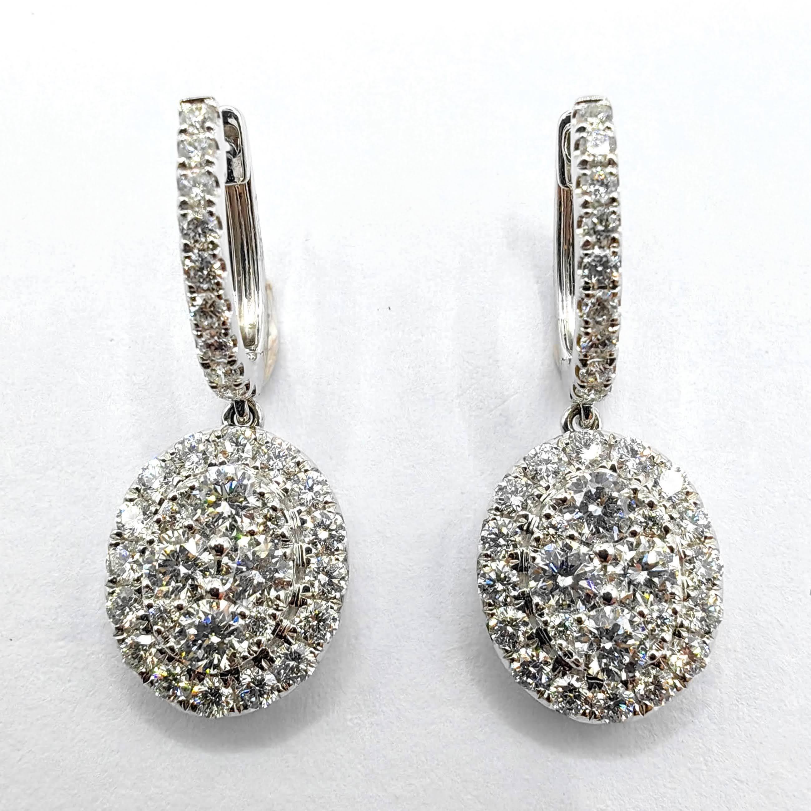 2.33ct Oval Cluster Illusion Halo Diamond Drop Earrings in 18K White Gold in vendita 1