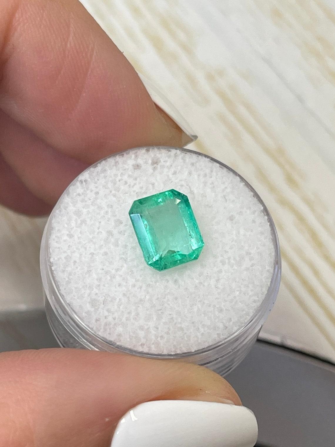 2,34 Quilates 9x7,5 Esmeralda Colombiana Verde Azulado Claro - Talla Esmeralda Mayo en Nuevo estado para la venta en Jupiter, FL
