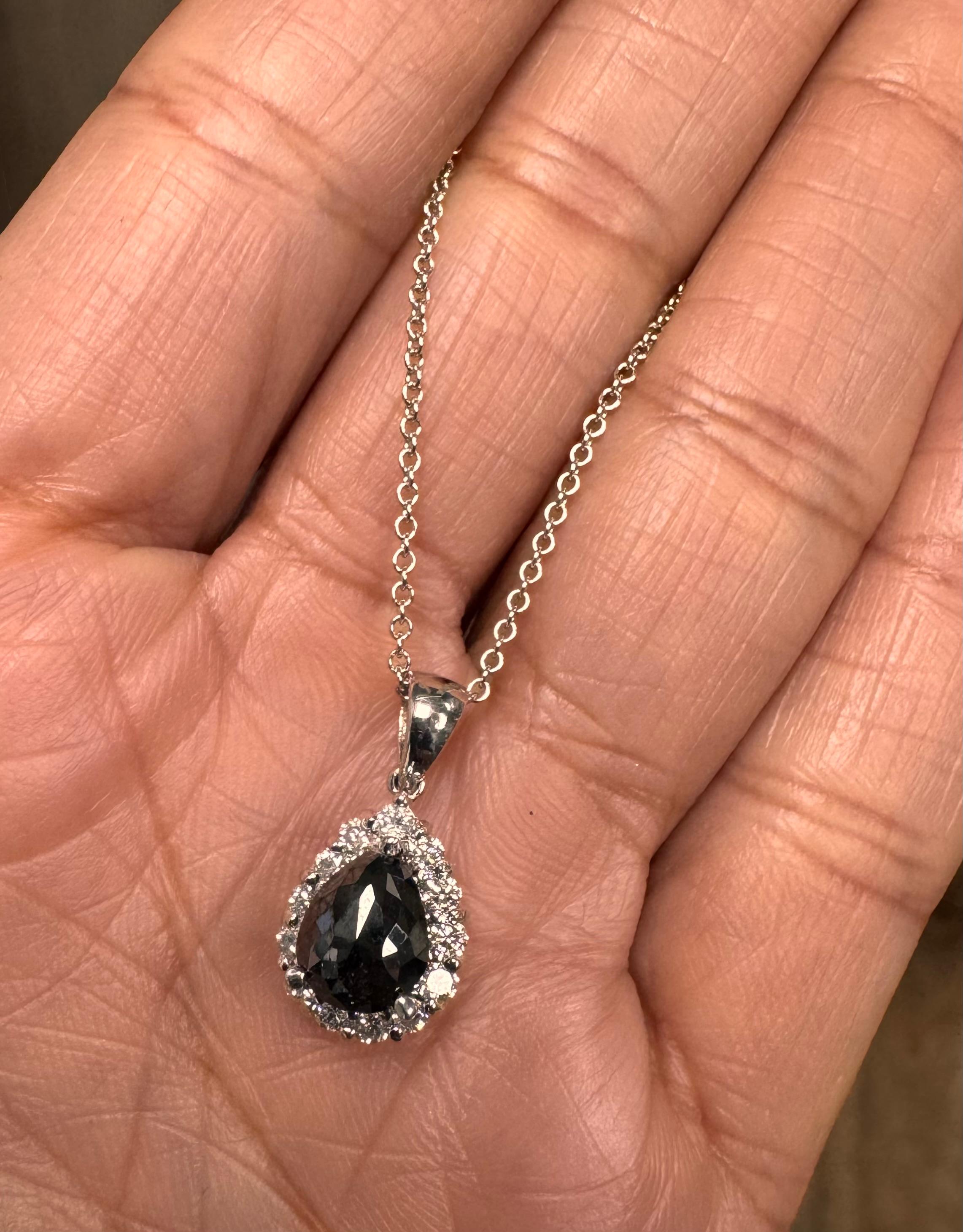 Pendentif chaîne en or blanc avec diamant noir de 2,34 carats en vente 4