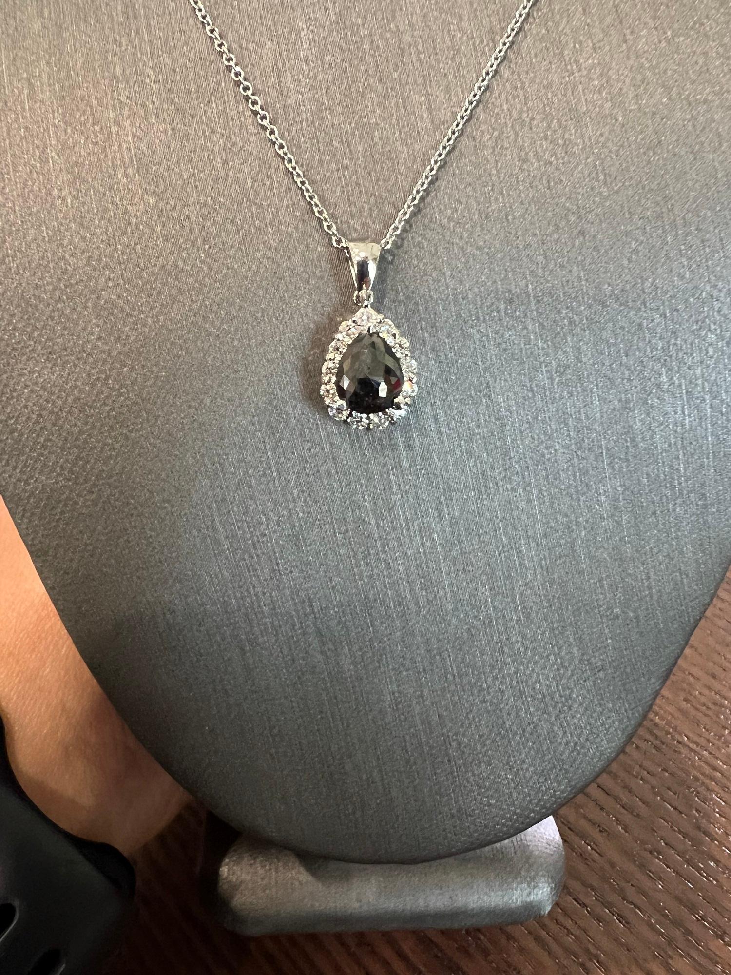 Pendentif chaîne en or blanc avec diamant noir de 2,34 carats Pour femmes en vente