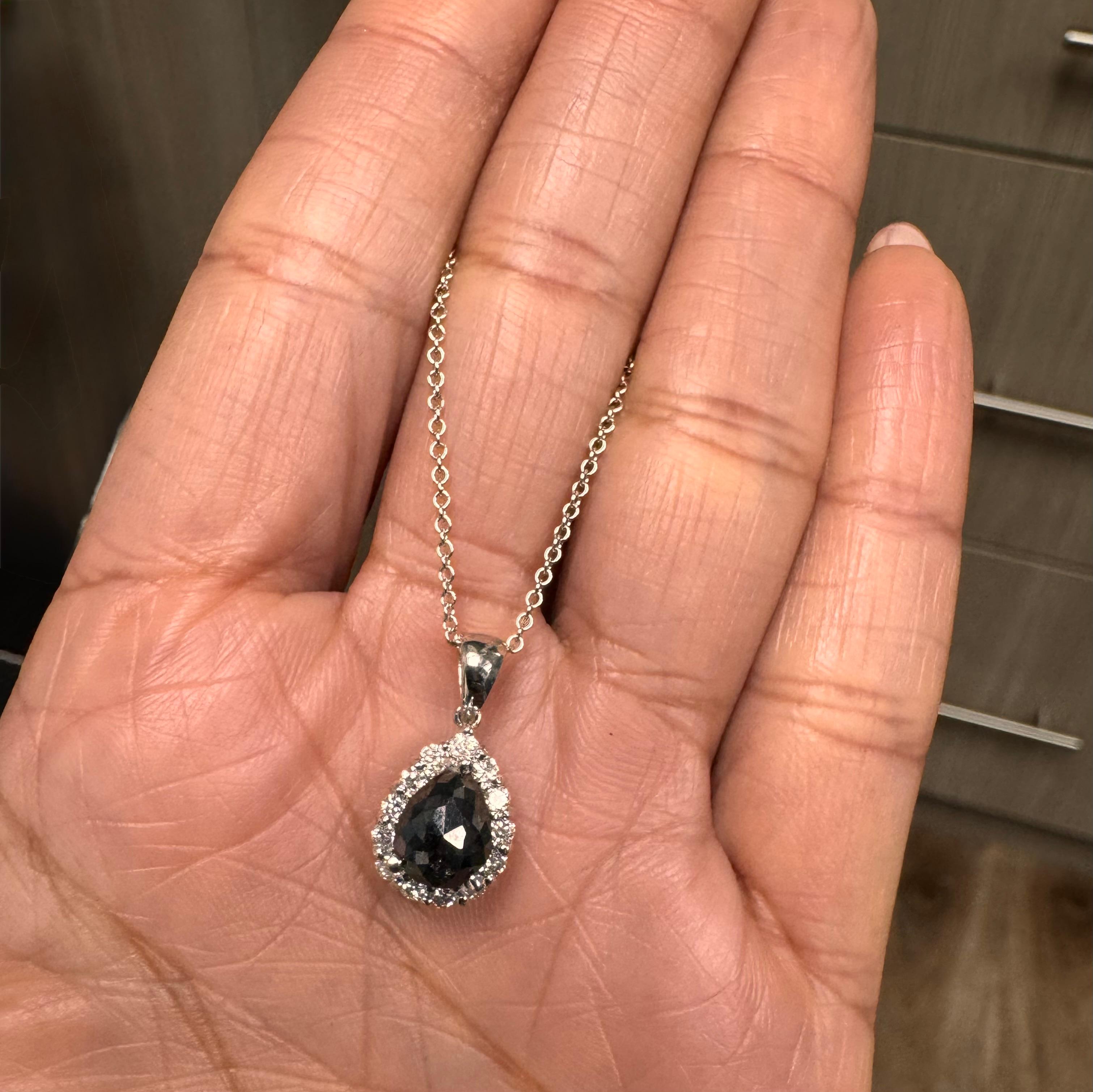 Pendentif chaîne en or blanc avec diamant noir de 2,34 carats en vente 3