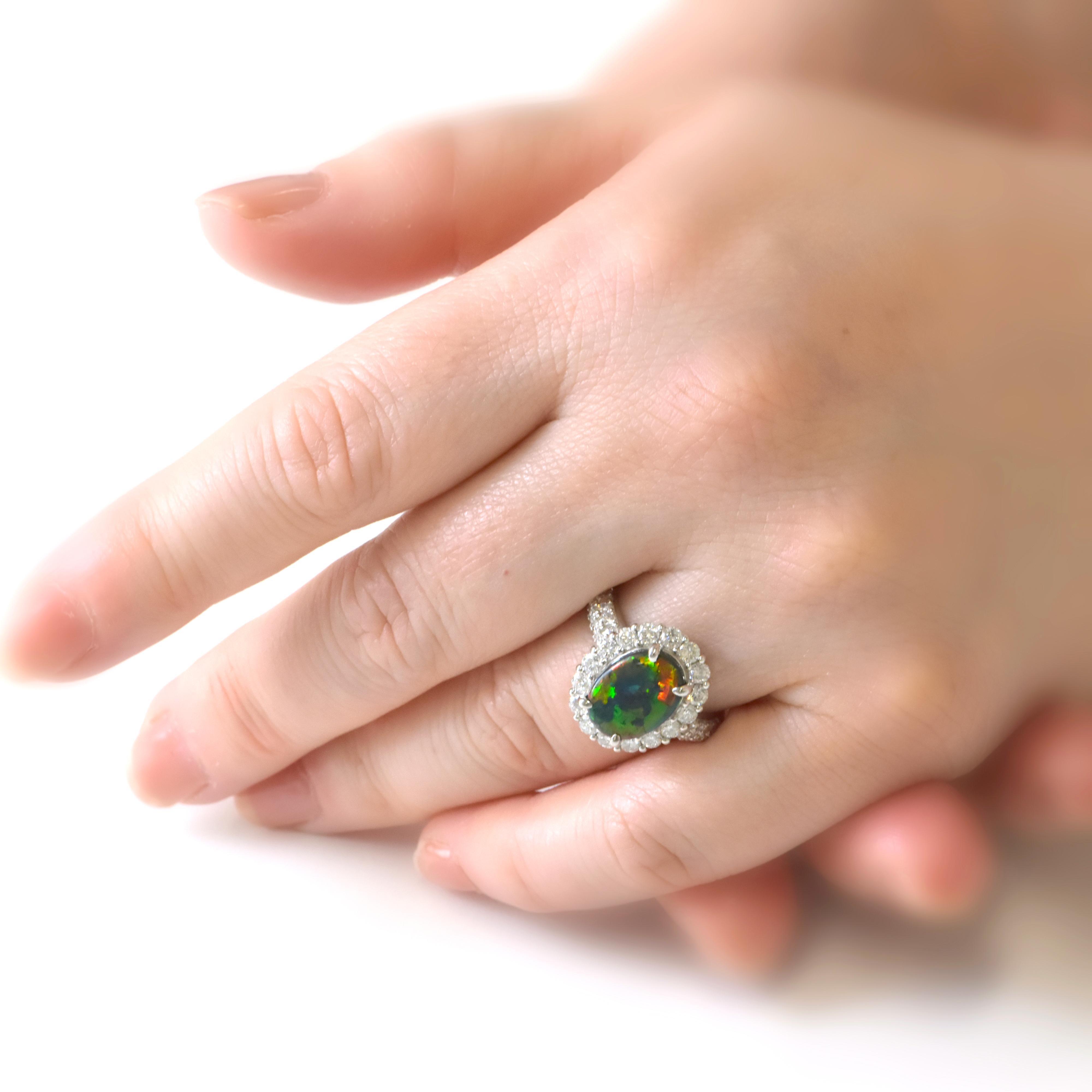 Anello con Opale nero australiano e diamanti da 2.34 carati in platino in vendita 6