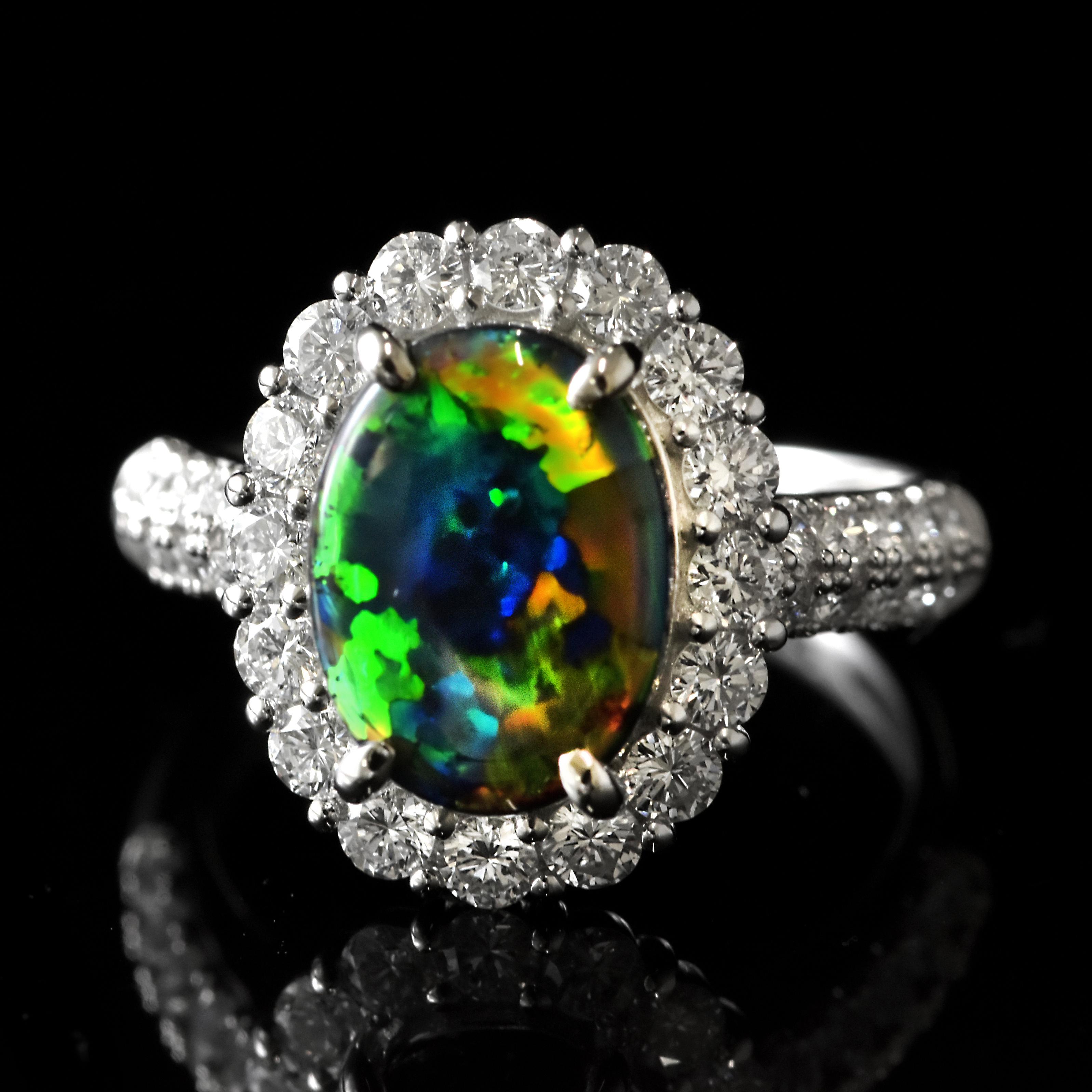 Anello con Opale nero australiano e diamanti da 2.34 carati in platino in vendita 7