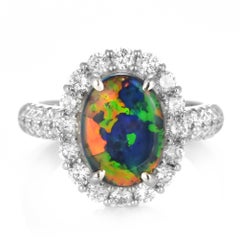 Anillo de ópalo negro australiano natural de 2.34 quilates y diamantes en platino