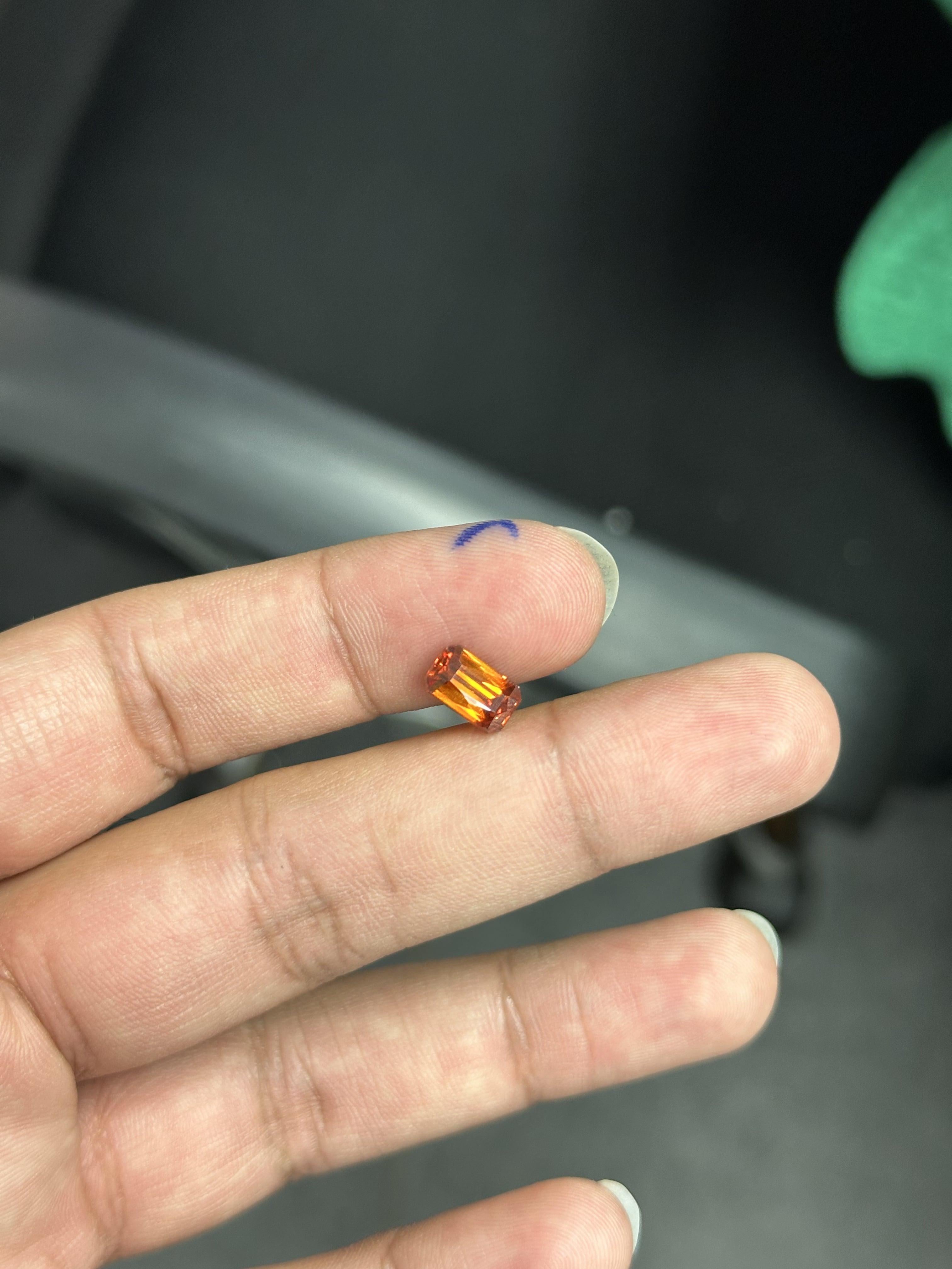 Gemma di sfarelite arancione da 2,34 carati In condizioni Nuovo in vendita a Bangkok, TH