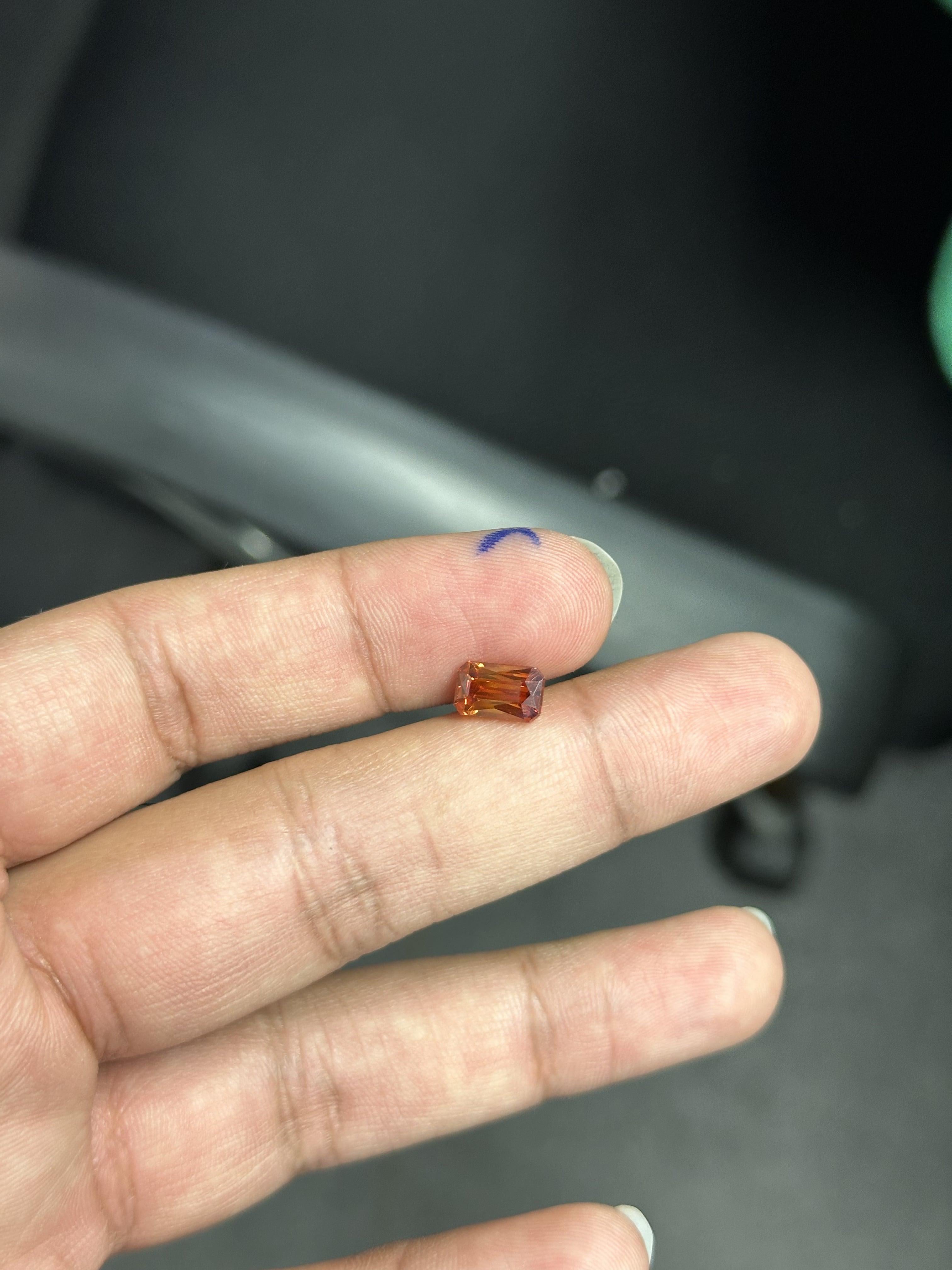 Gemma di sfarelite arancione da 2,34 carati in vendita 1