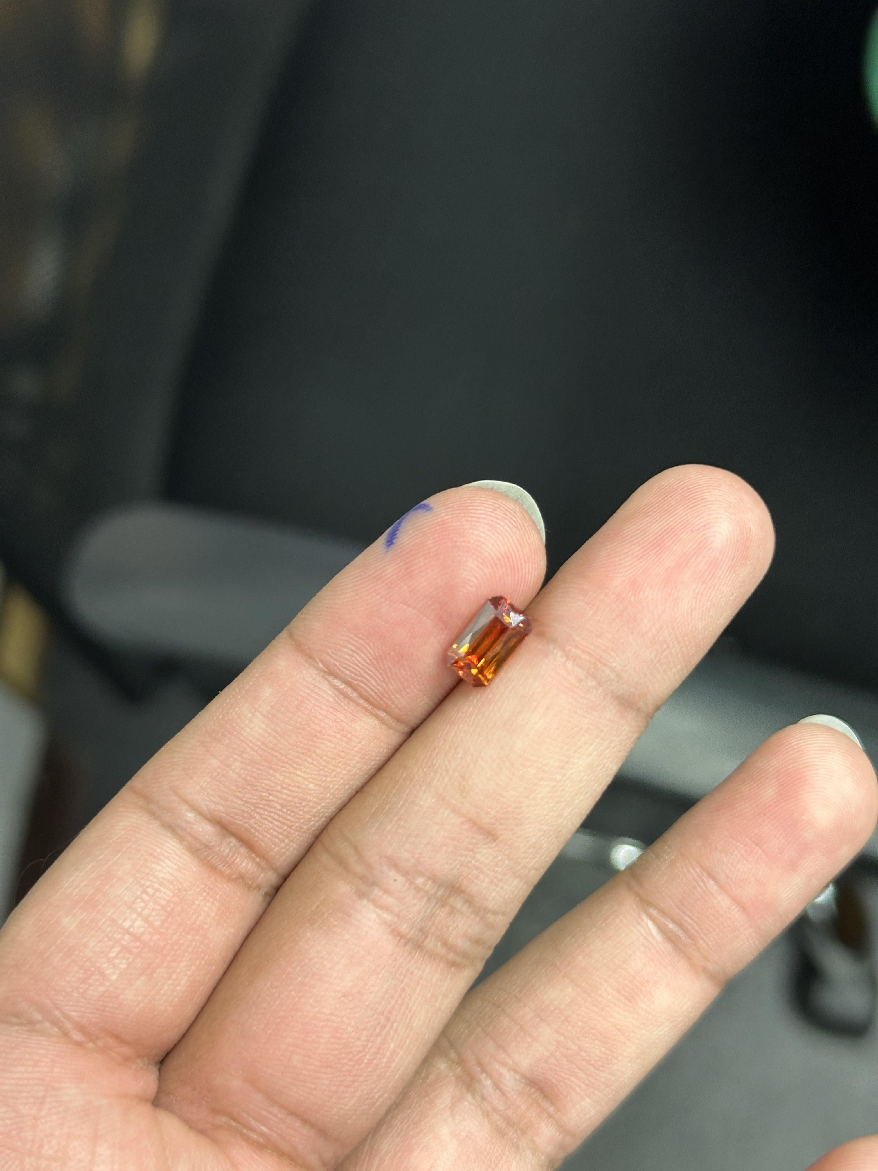 Gemma di sfarelite arancione da 2,34 carati in vendita 2