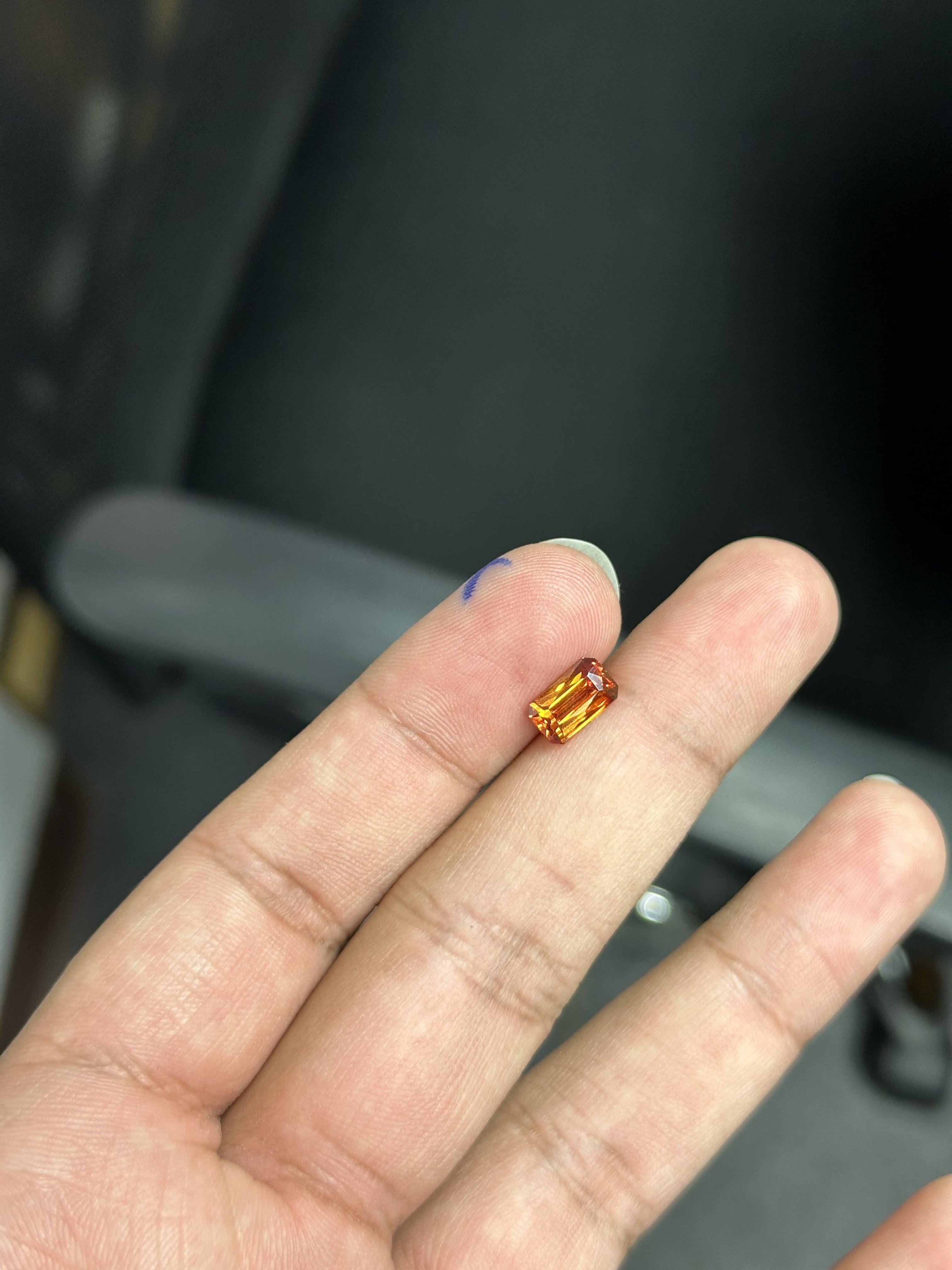 Gemma di sfarelite arancione da 2,34 carati in vendita 3